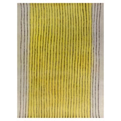 Tappeto moderno a righe in feltro giallo nero annodato a mano di Doris Leslie Blau