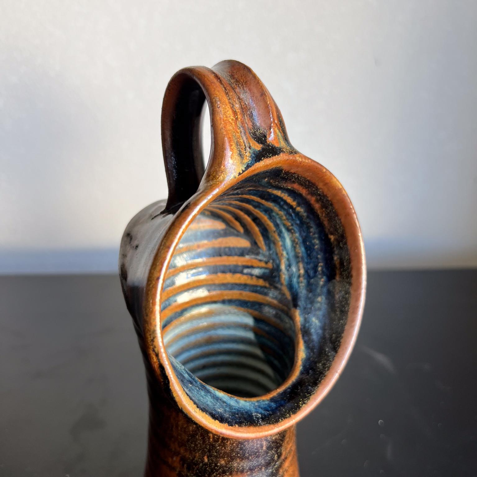 XX secolo Vaso angolato in studio moderno in ceramica Art Pottery in vendita