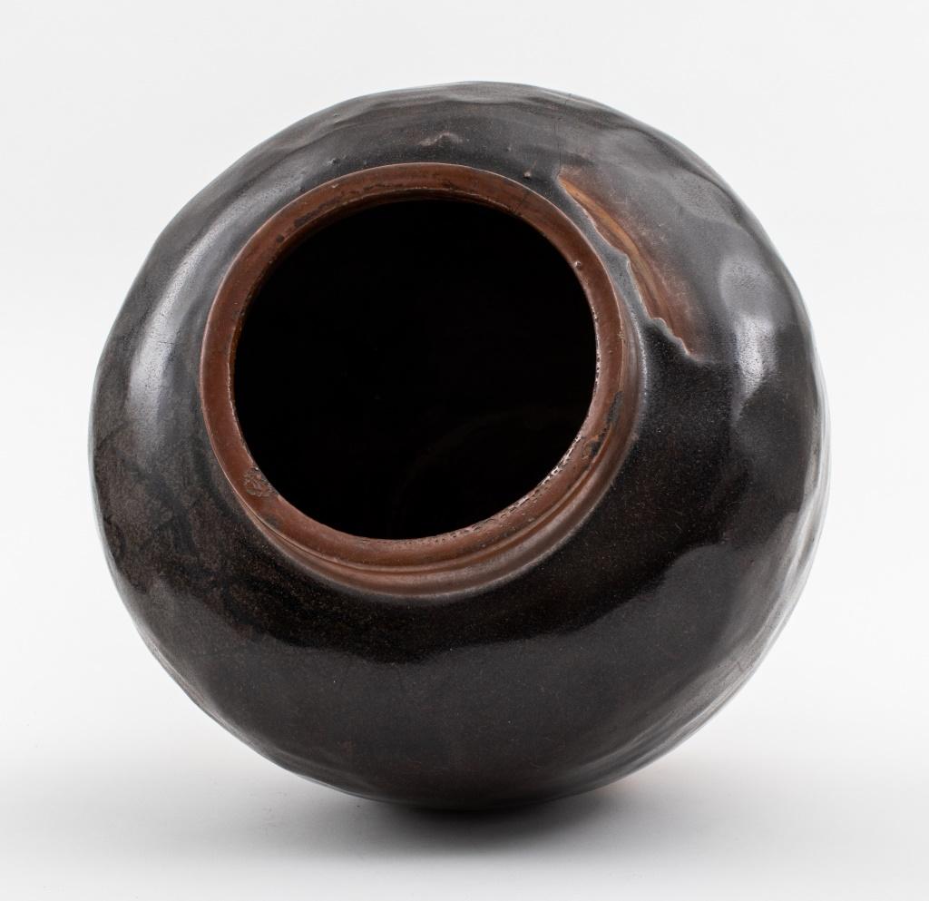 Modern wheel thrown studio art pottery ceramic stoneware vase jar jardiniere with brown and black glazes.
Dimensions 15.25