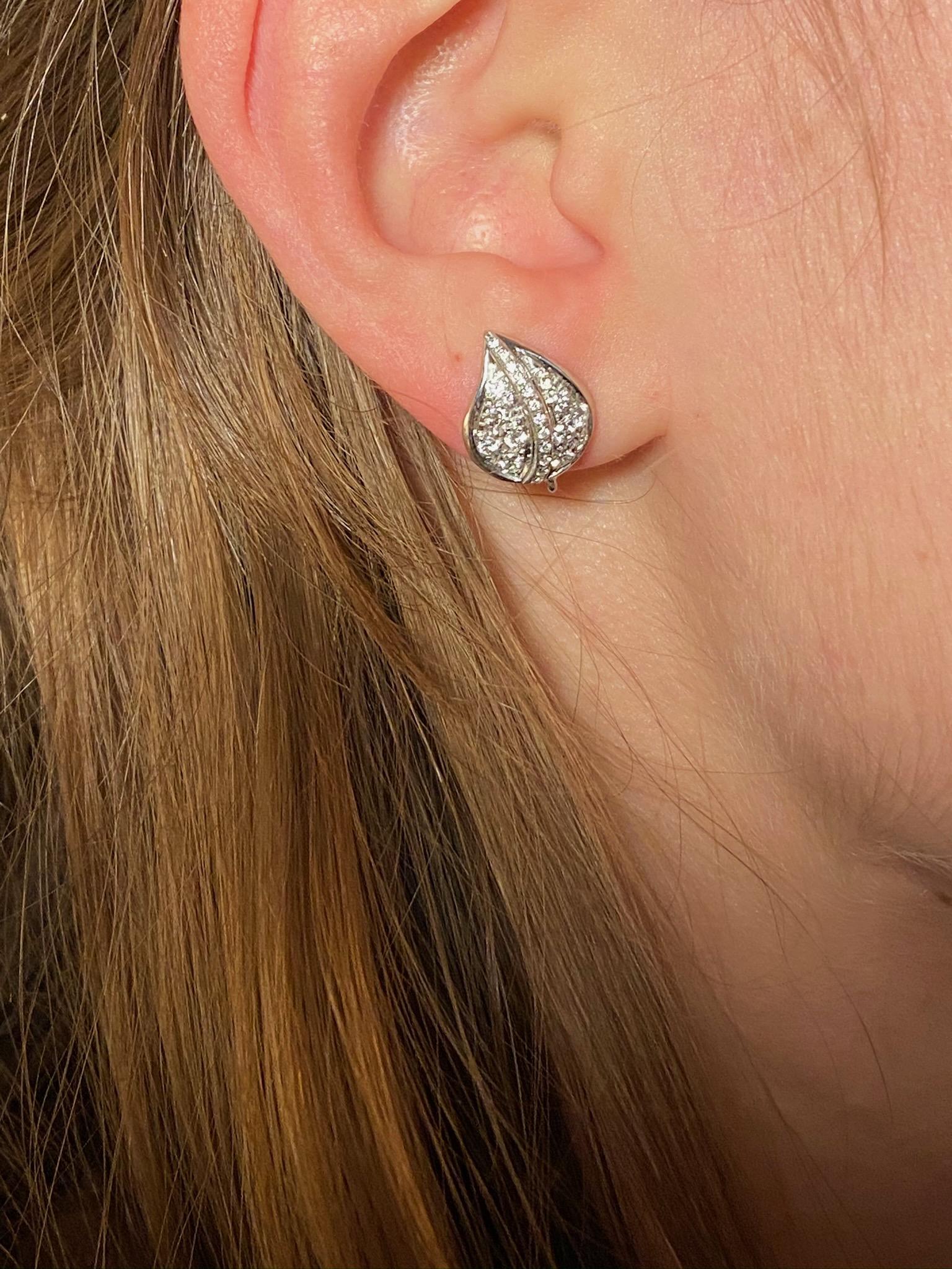 Nature Inspired 18 Karat White Gold 0.39 Karats White Diamonds Stud Earrings For Sale 5