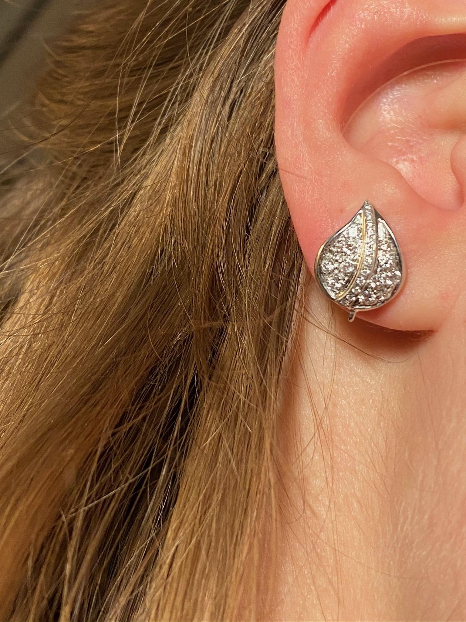 Nature Inspired 18 Karat White Gold 0.39 Karats White Diamonds Stud Earrings For Sale 1
