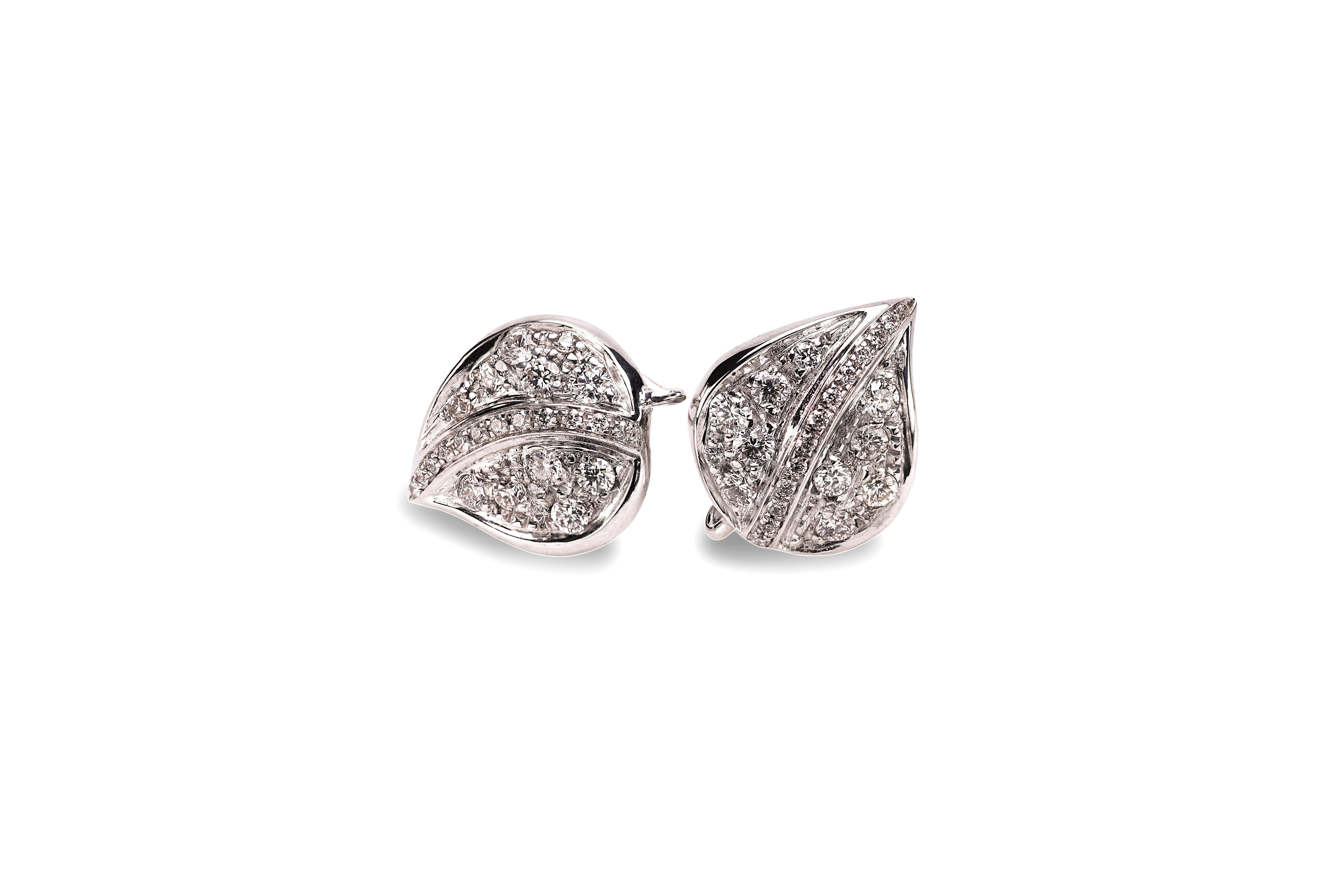 Nature Inspired 18 Karat White Gold 0.39 Karats White Diamonds Stud Earrings In New Condition For Sale In Rome, IT