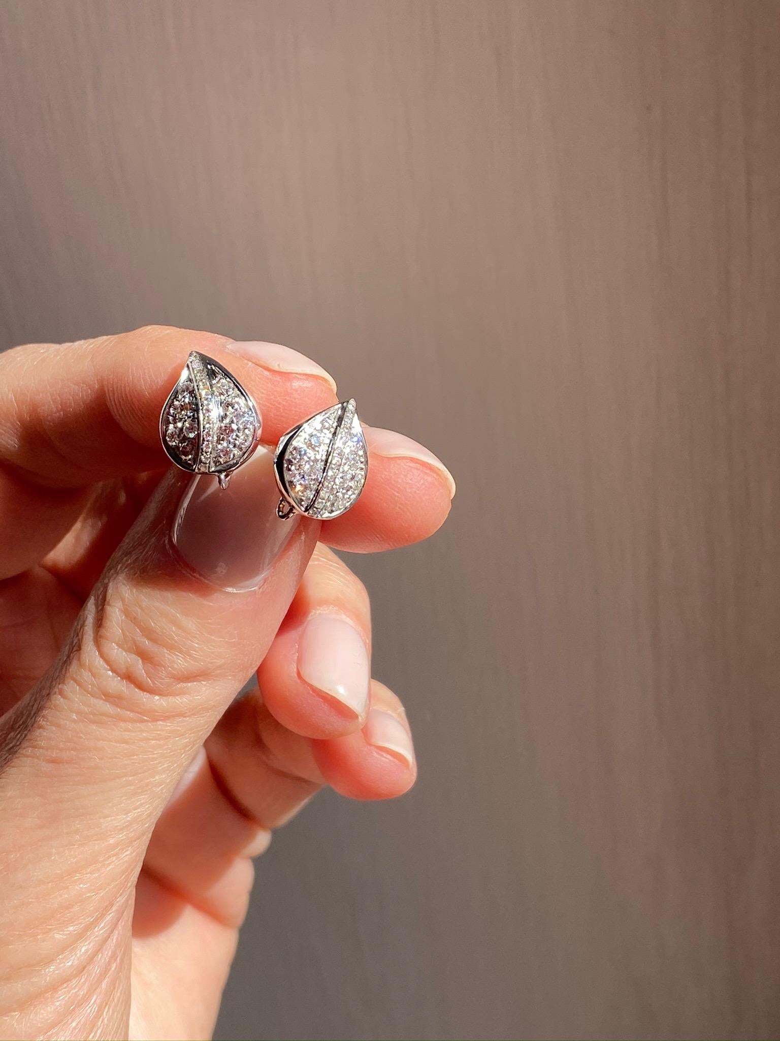 Nature Inspired 18 Karat White Gold 0.39 Karats White Diamonds Stud Earrings For Sale 4