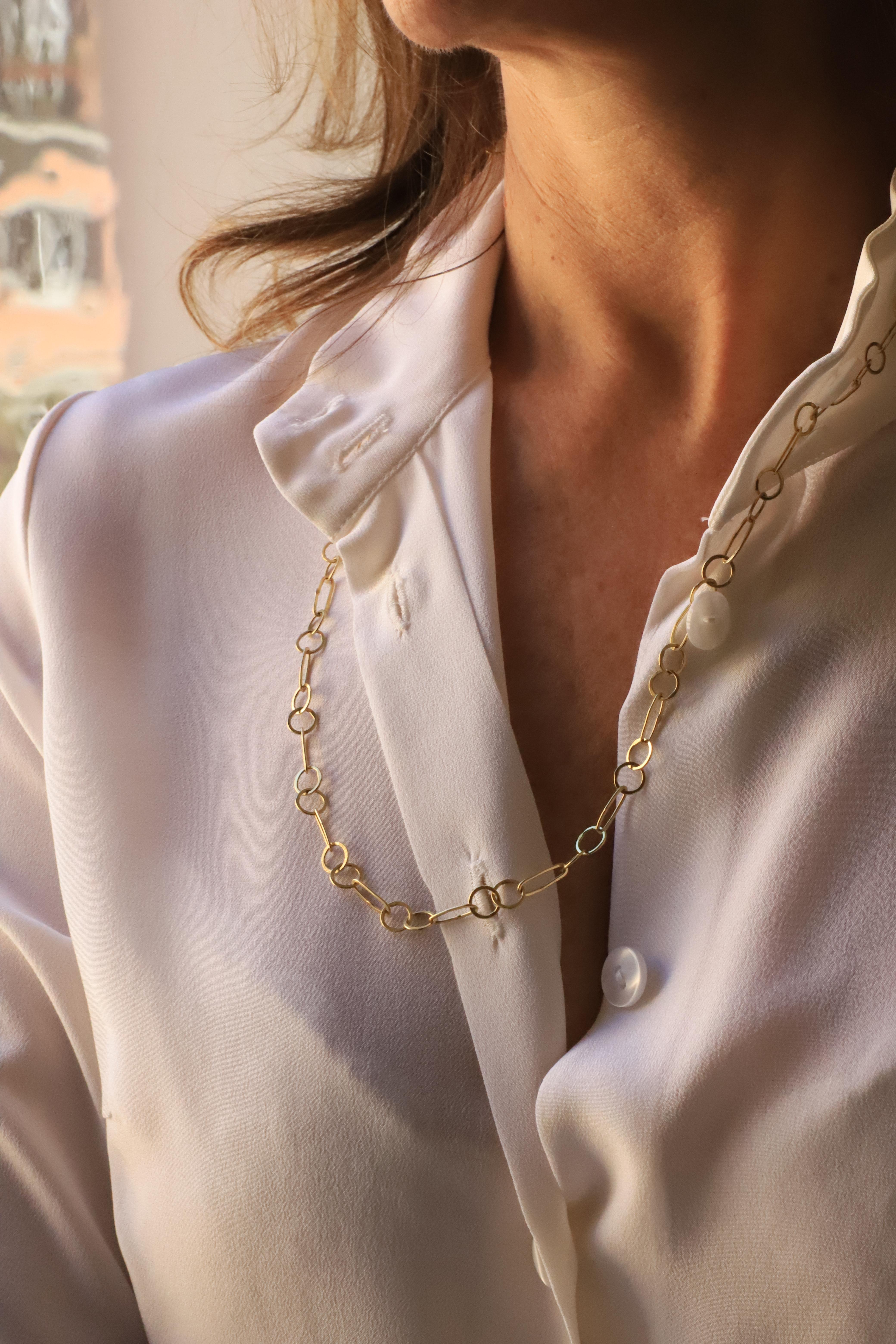 Rossella Ugolini Design Collection , a Modern Style 18 Karat Yellow Gold Handmade Slightly Paperclip Link Necklace
Here there is a luminous links necklace slightly hammered and handcrafted in 18 karats yellow gold. Simple yet versatile, easy to