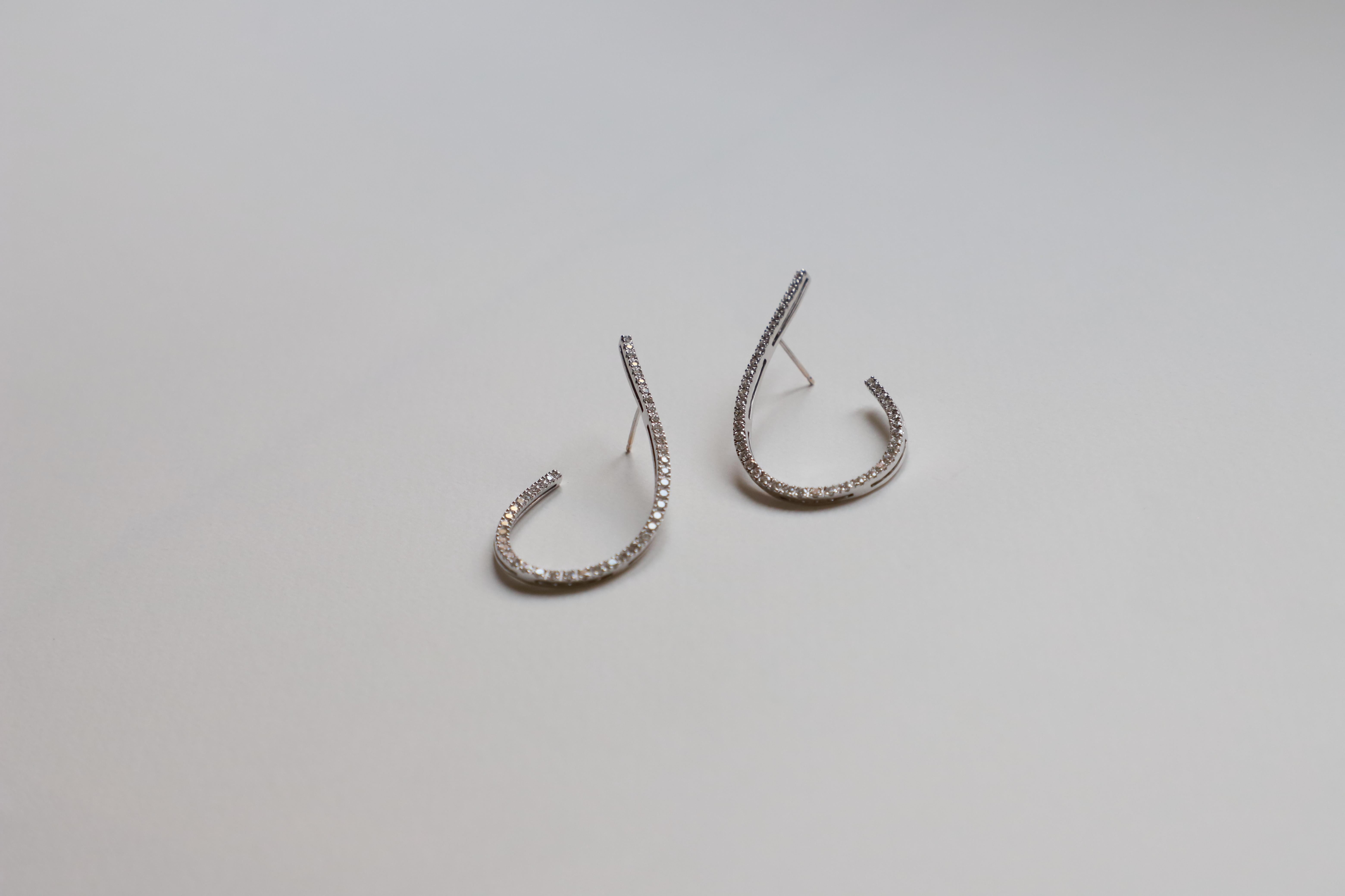 18 Karats Gold 1.02 Karat G Color VS1 White Diamonds Modern Design Earrings For Sale 5