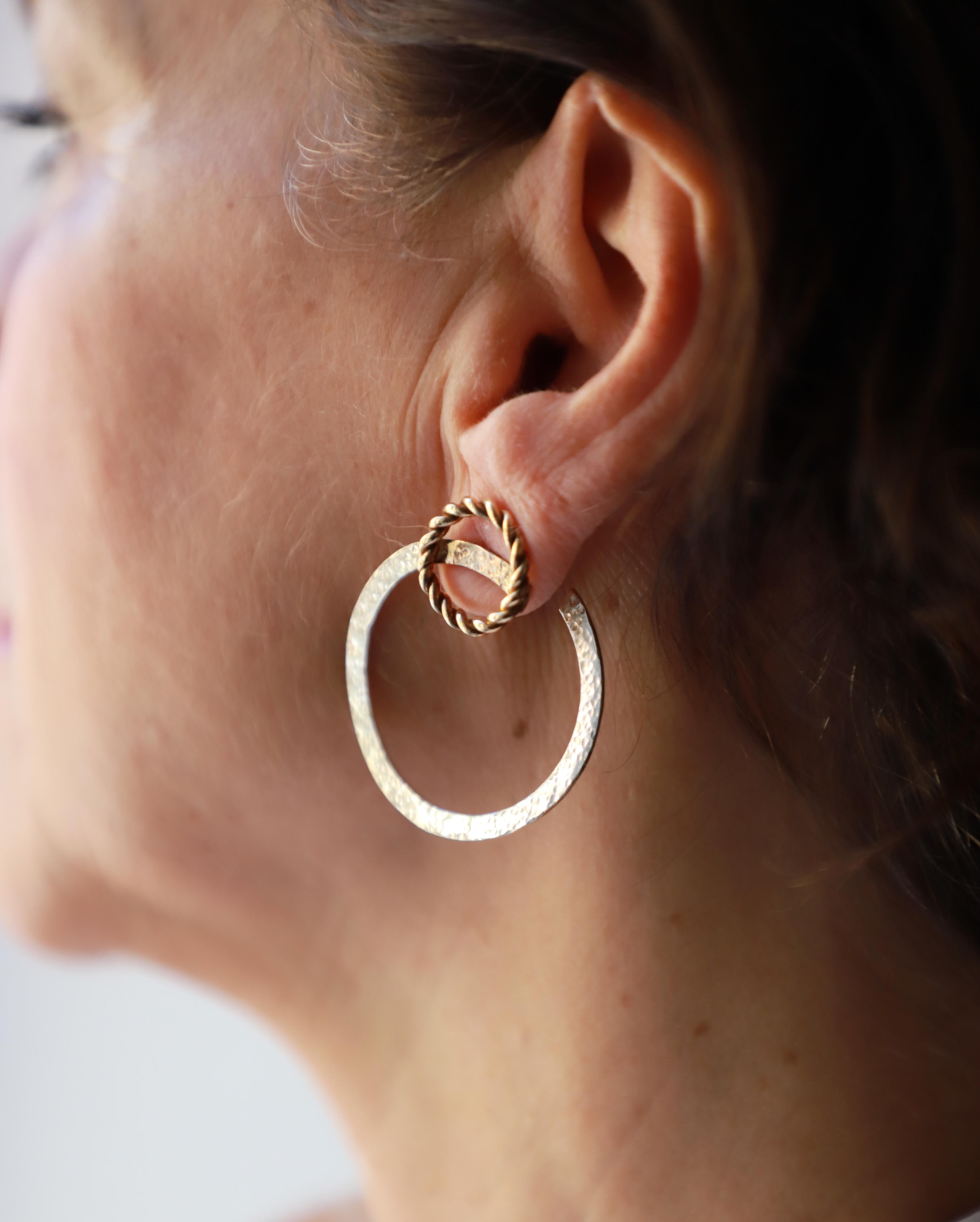 Grandes boucles d'oreilles de style moderne en argent sterling plaqué or 24 carats en vente 3