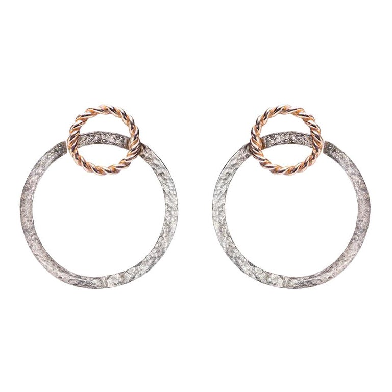 Grandes boucles d'oreilles de style moderne en argent sterling plaqué or 24 carats en vente