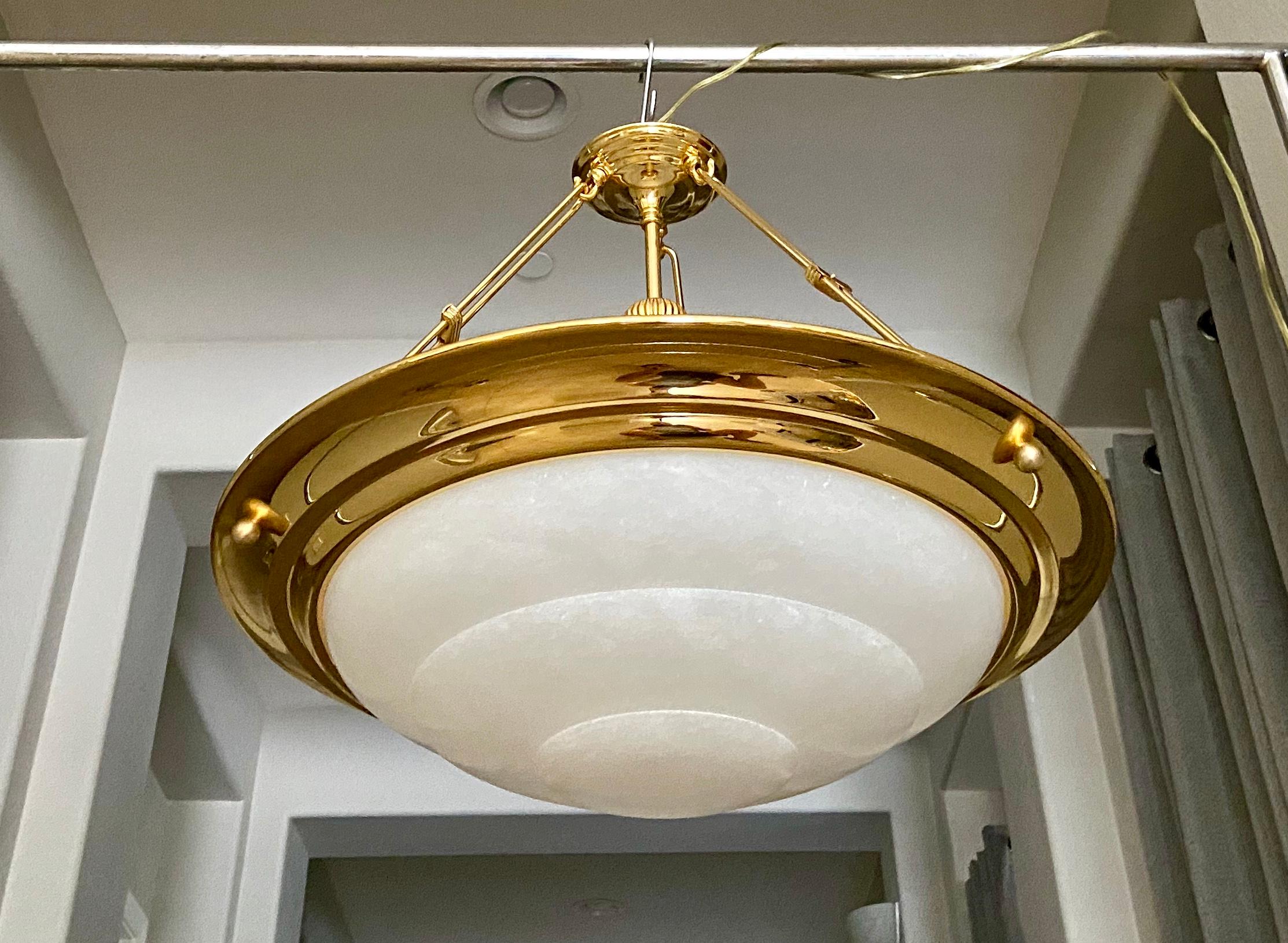 Plafonnier à suspension en albâtre de style moderne Bon état à Palm Springs, CA
