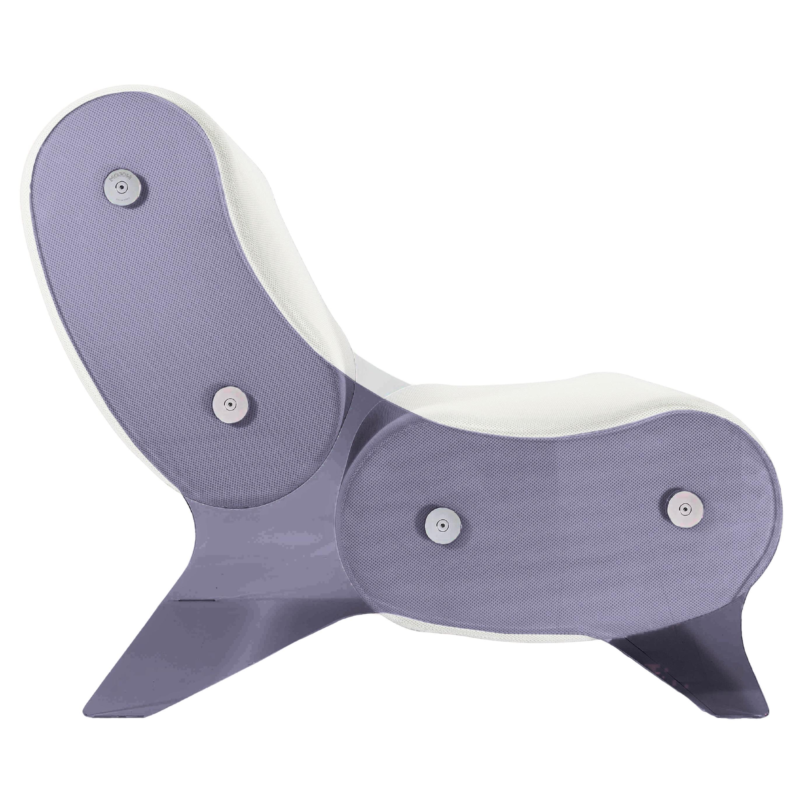Paneles de PMMA fundido, un vidrio acrílico extremadamente duradero, cojines en forma de judía, asientos personalizables en 13 colores, disponibles en piel vegana o tela.

El sillón KUUMO es una pieza extraordinaria que combina un diseño moderno con