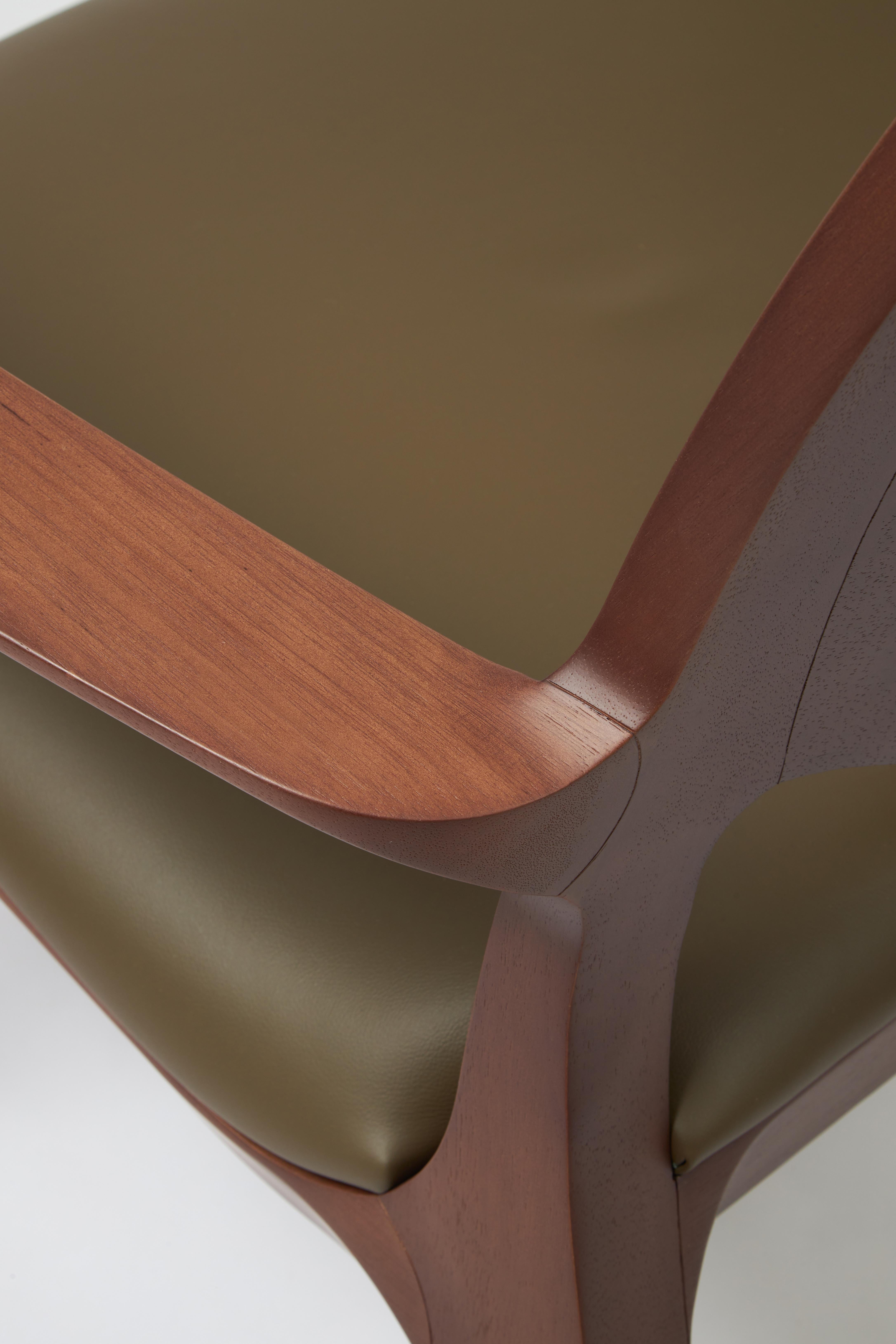 Aurora-Sessel im modernen Stil aus massivem Nussbaumholz, geformt, Ledersitzmöbel  im Angebot 6