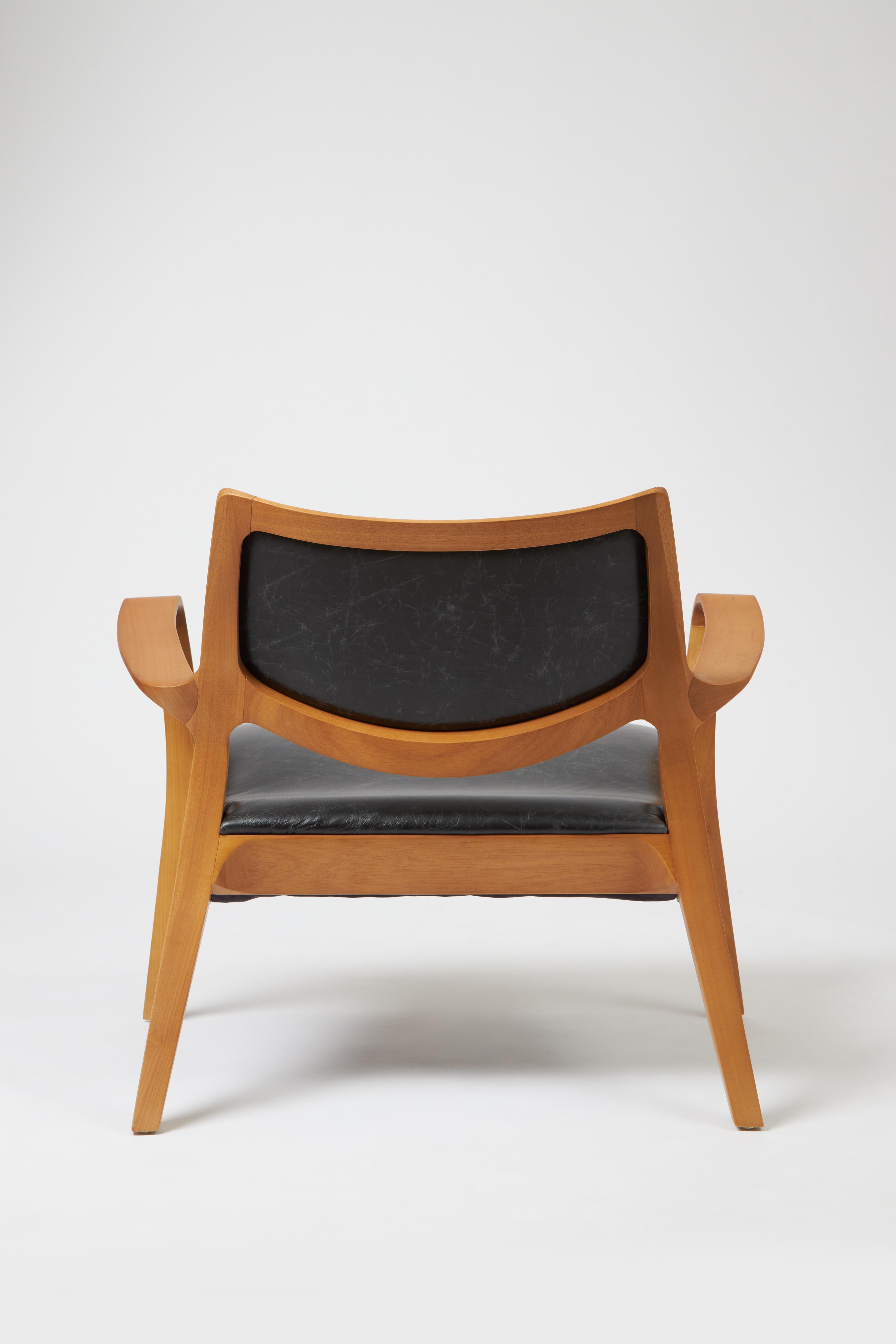 Brazilian Modern Style Aurora armchair Sculpted in solid wood, leather seat and back For Sale
