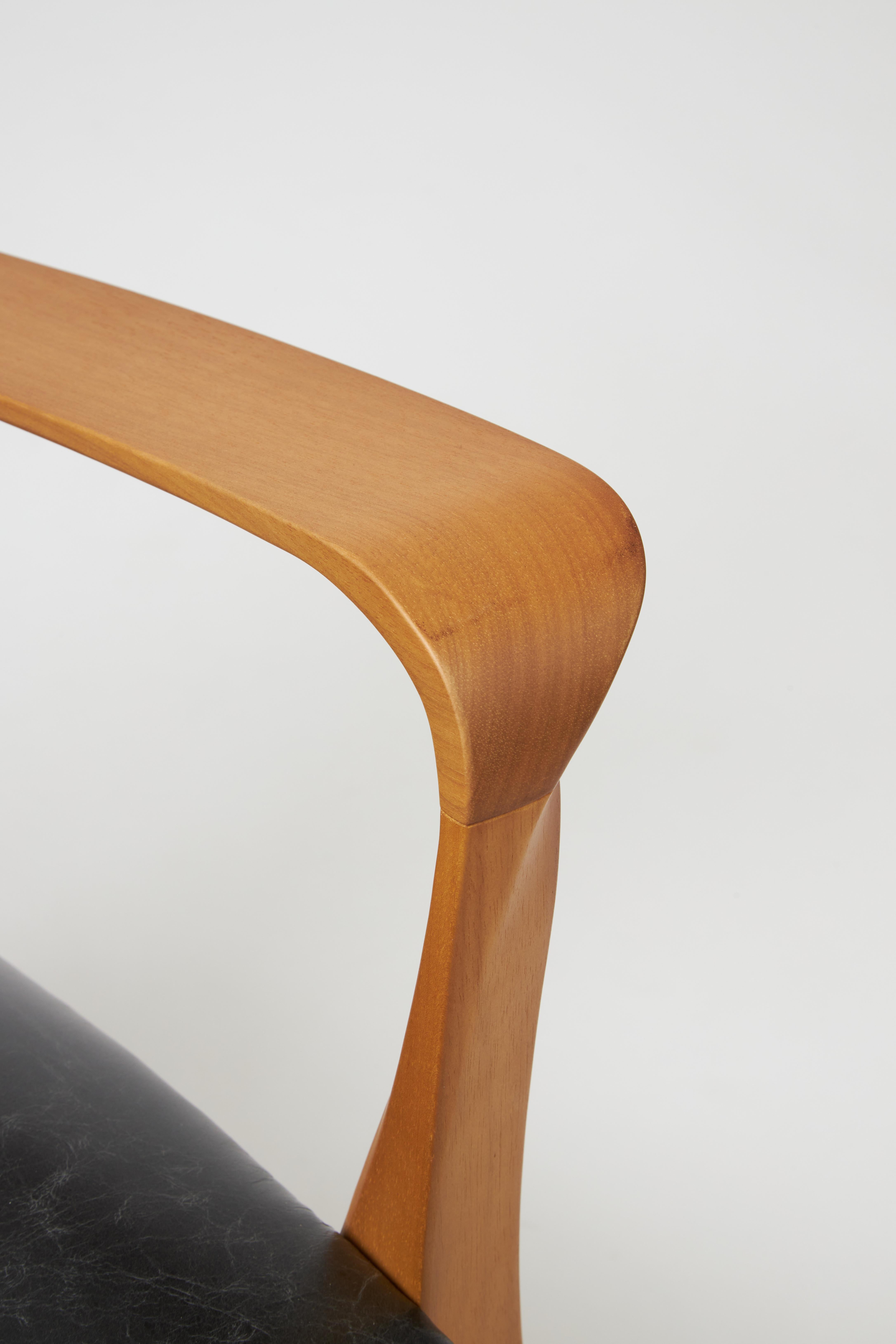 Modern Style Aurora Sessel Massivholz, Sitz und Rückenlehne aus Leder im Angebot 2