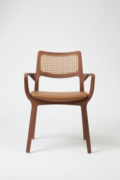 Sedia Aurora in stile moderno scolpita in finitura noce Braccioli, seduta in pelle, bastone