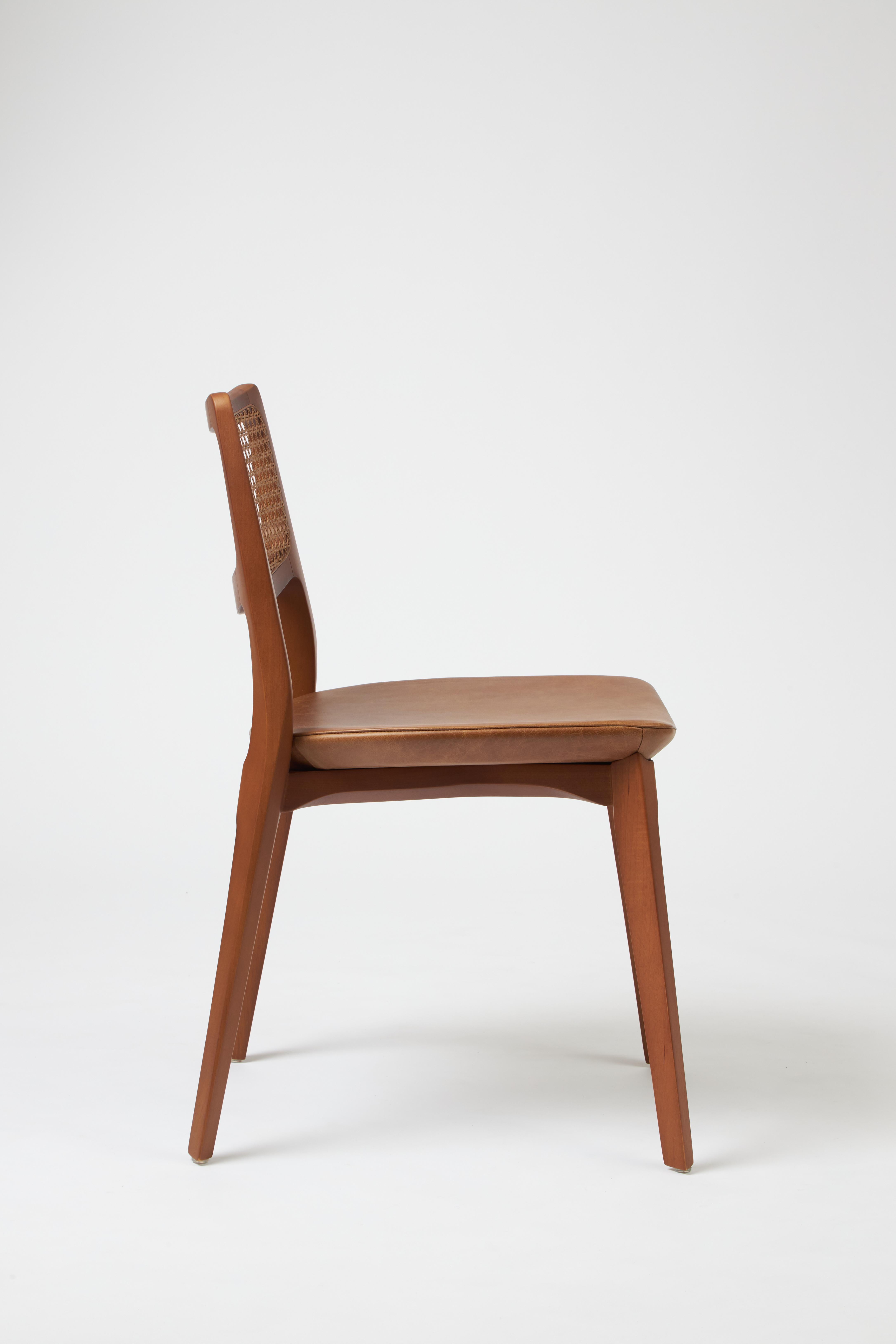 Aurora-Stuhl im modernen Stil, geformt in Nussbaumholz-Finish, ohne Armlehnen, Ledersitzmöbel (Postmoderne) im Angebot
