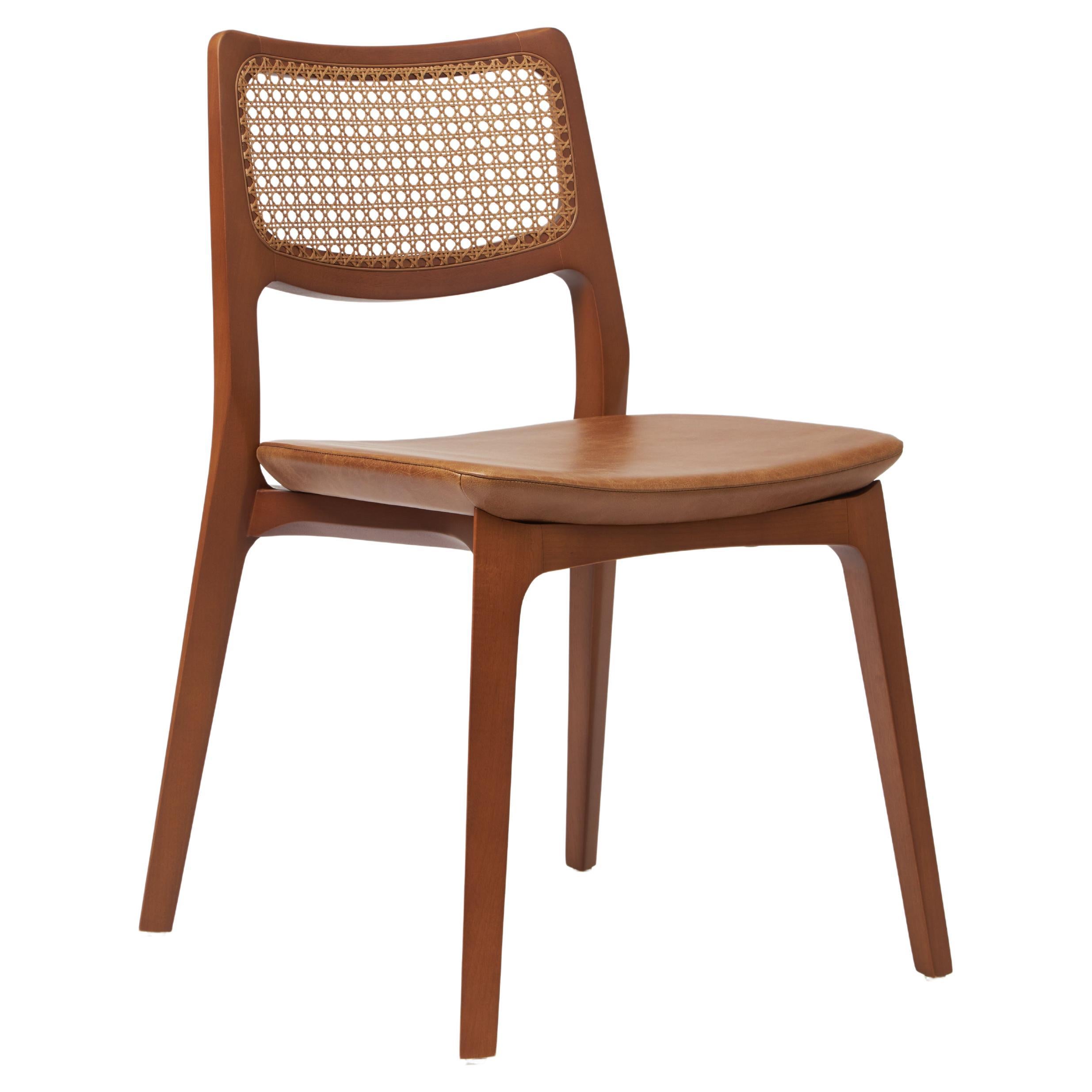 Aurora-Stuhl im modernen Stil, geformt in Nussbaumholz-Finish, ohne Armlehnen, Ledersitzmöbel im Angebot