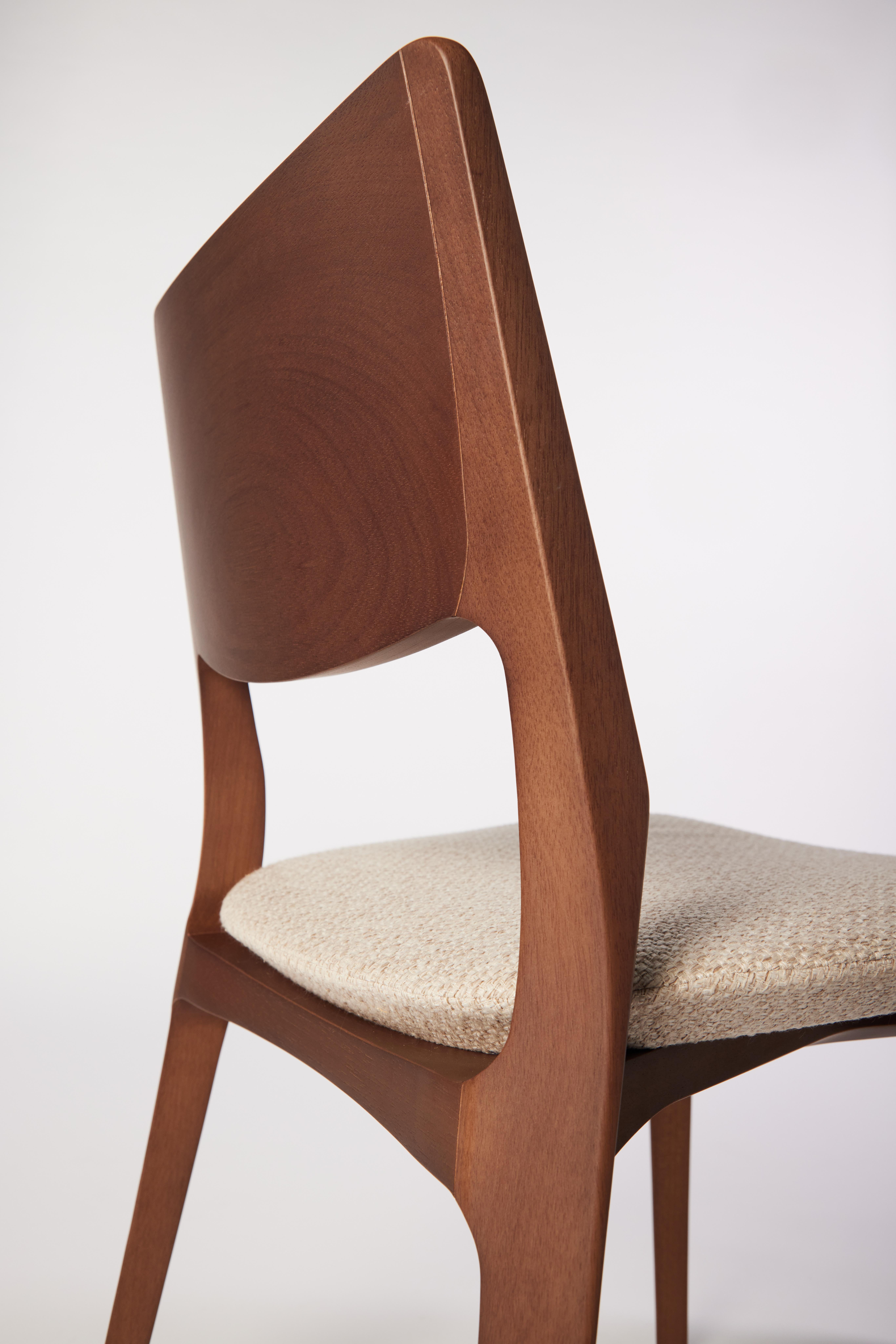 The Moderns Aurora Chair Sculptured in Walnut Finish No Arms, Upholstering Seat Neuf - En vente à Vila Cordeiro, São Paulo
