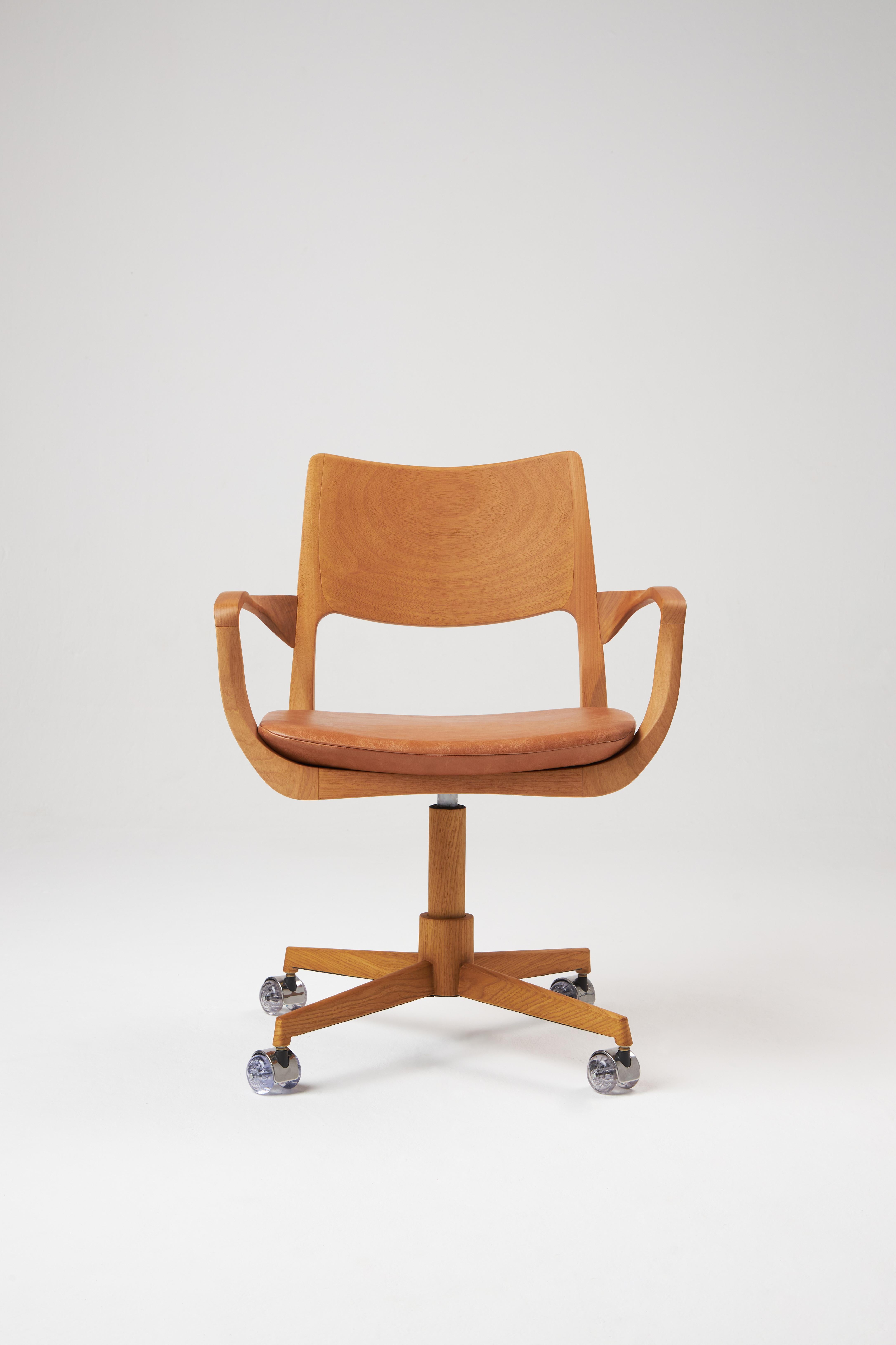 Warm and inviting, the Aurora Collection, prestigious winner of the International IF Design Award 2023 and the German Design Awards 2023, now welcomes an addition with its office chair, further enriching our universe of solutions within the line.