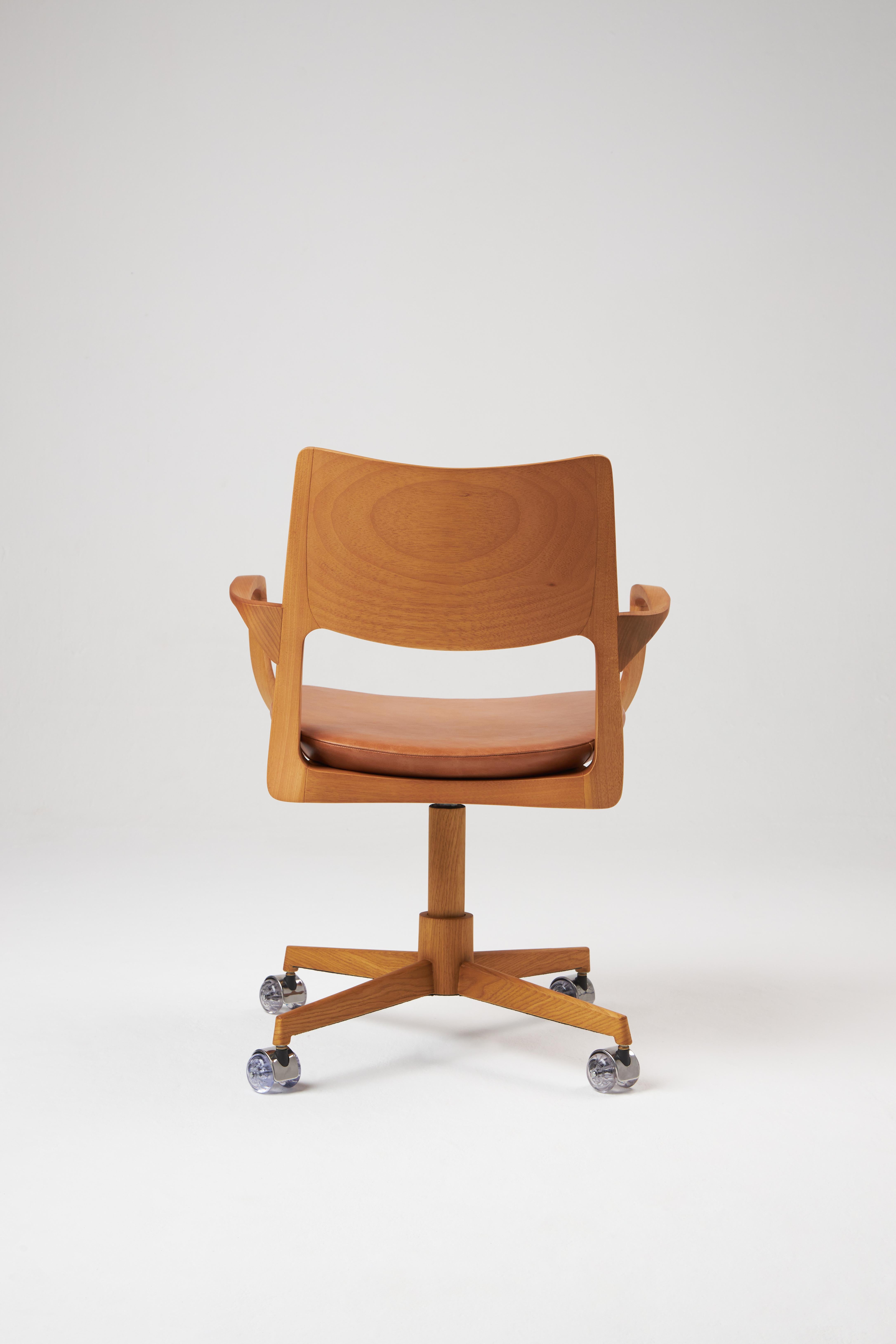 Caning Modern Style Aurora office chair in solid wood, solid wood back, leather seat For Sale