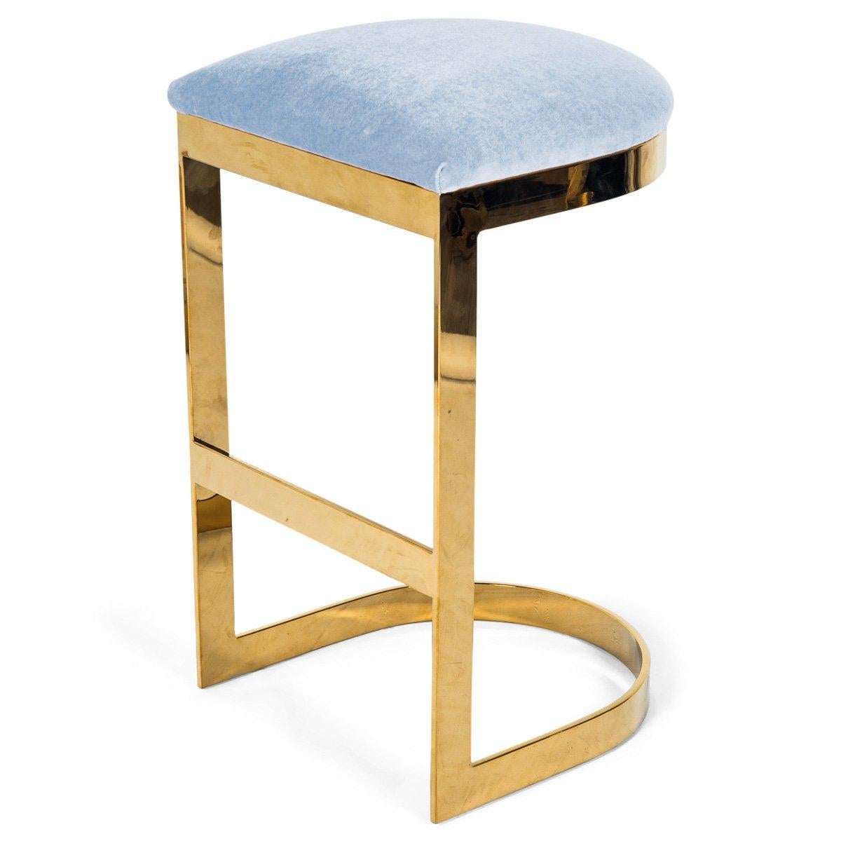 Tabouret de comptoir sans dossier de style moderne en velours avec un cadre en laiton massif poli en vente 9