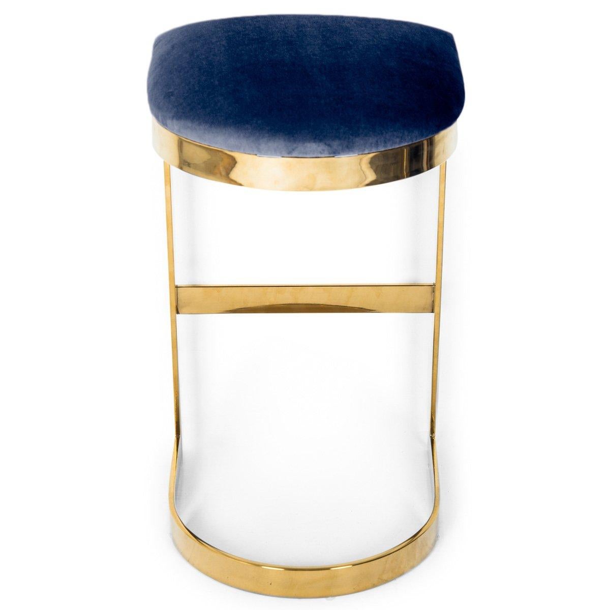 XXIe siècle et contemporain Tabouret de comptoir sans dossier de style moderne en velours avec un cadre en laiton massif poli en vente