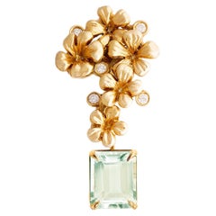 Broche Escultural de Estilo Moderno en Oro Amarillo de Dieciocho Kilates con Diamantes