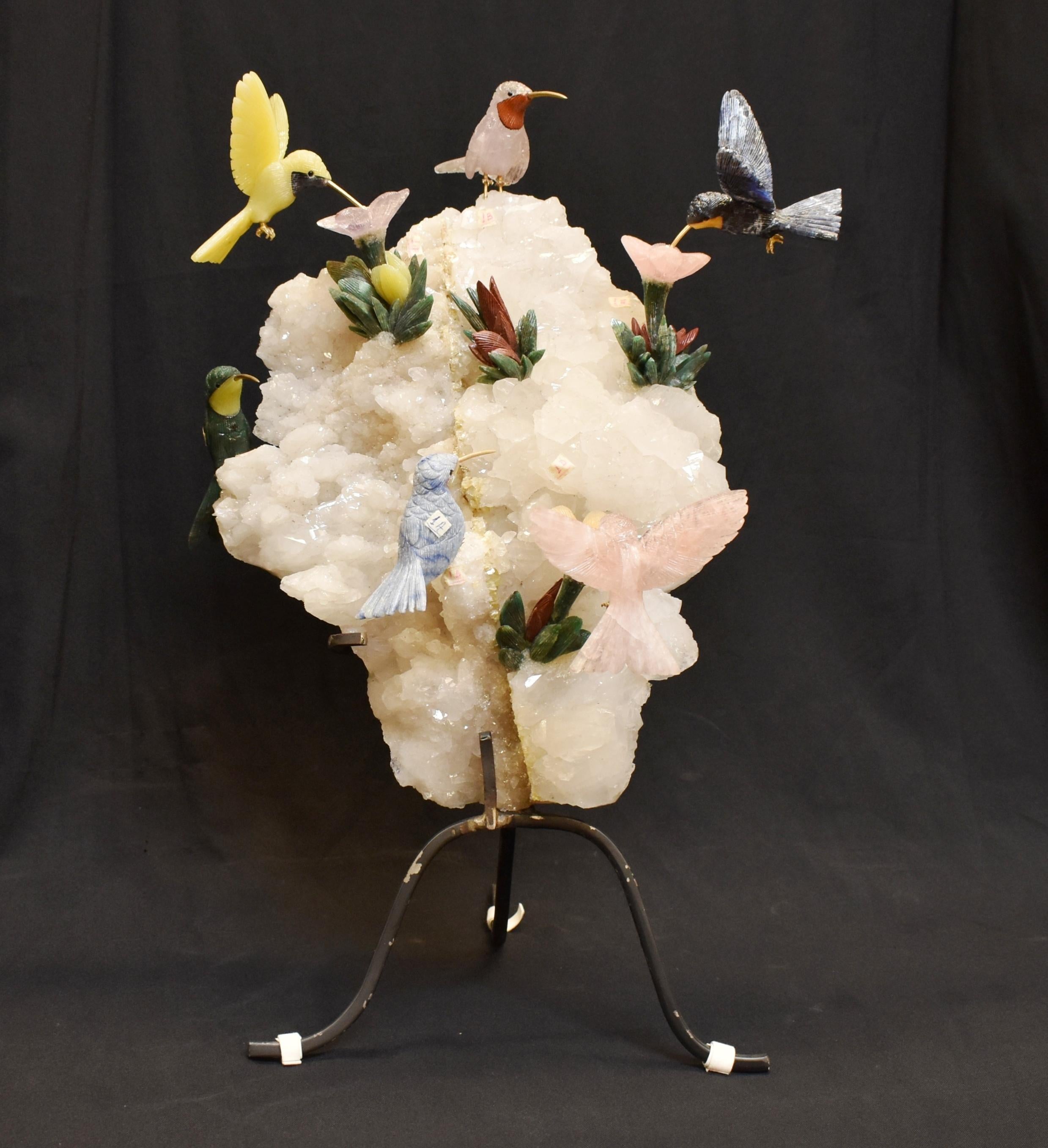 Moderne Groupe d'oiseaux en pierres précieuses sculptées de style moderne en forme d'oiseau en vente