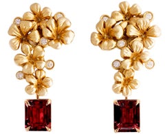 Modern Style Clip-on Earrings in Eighteen Karat Yellow Gold with Natural Rubies