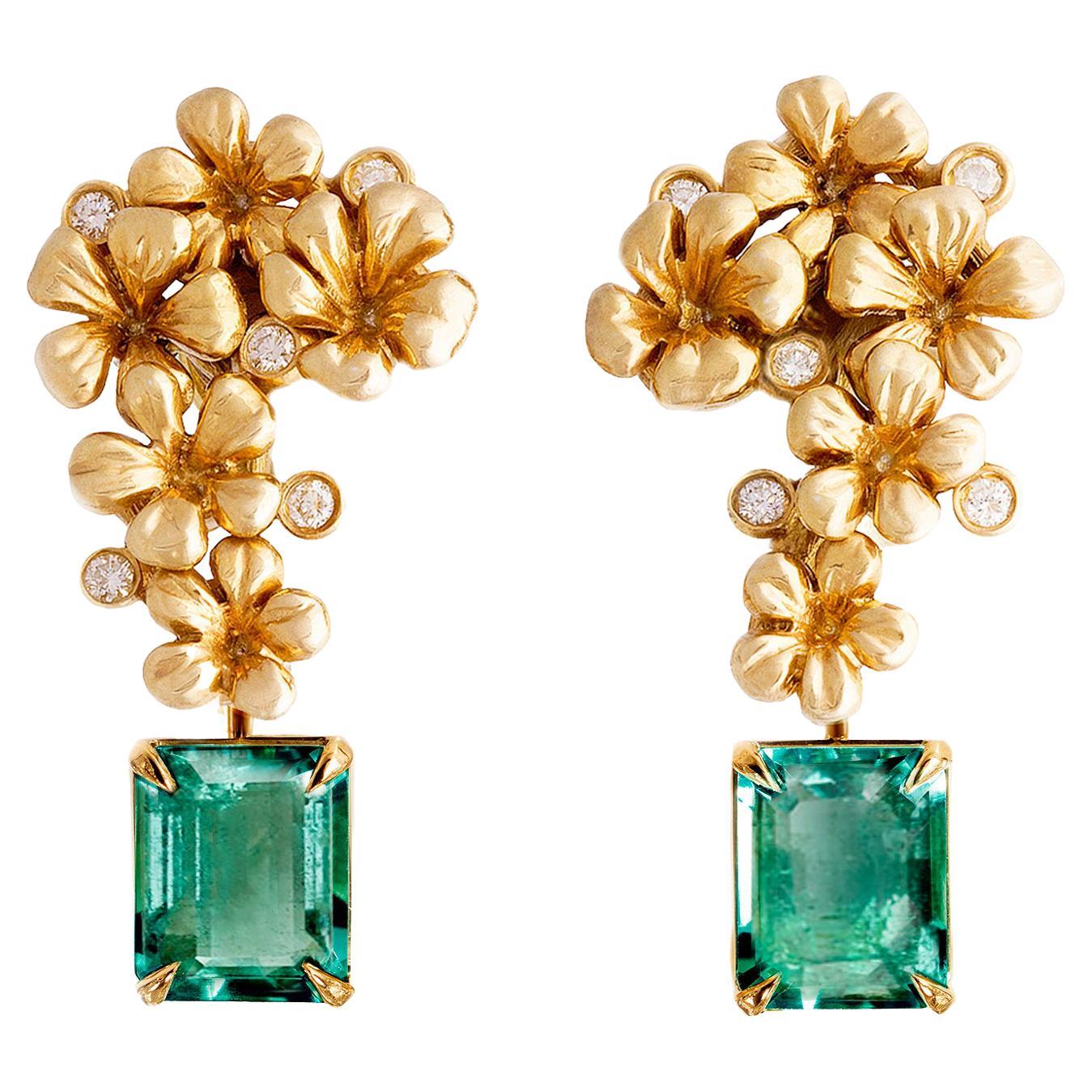 Eighteen Karat Yellow Gold Modern Style Cocktail Earrings with Natural Emeralds For Sale