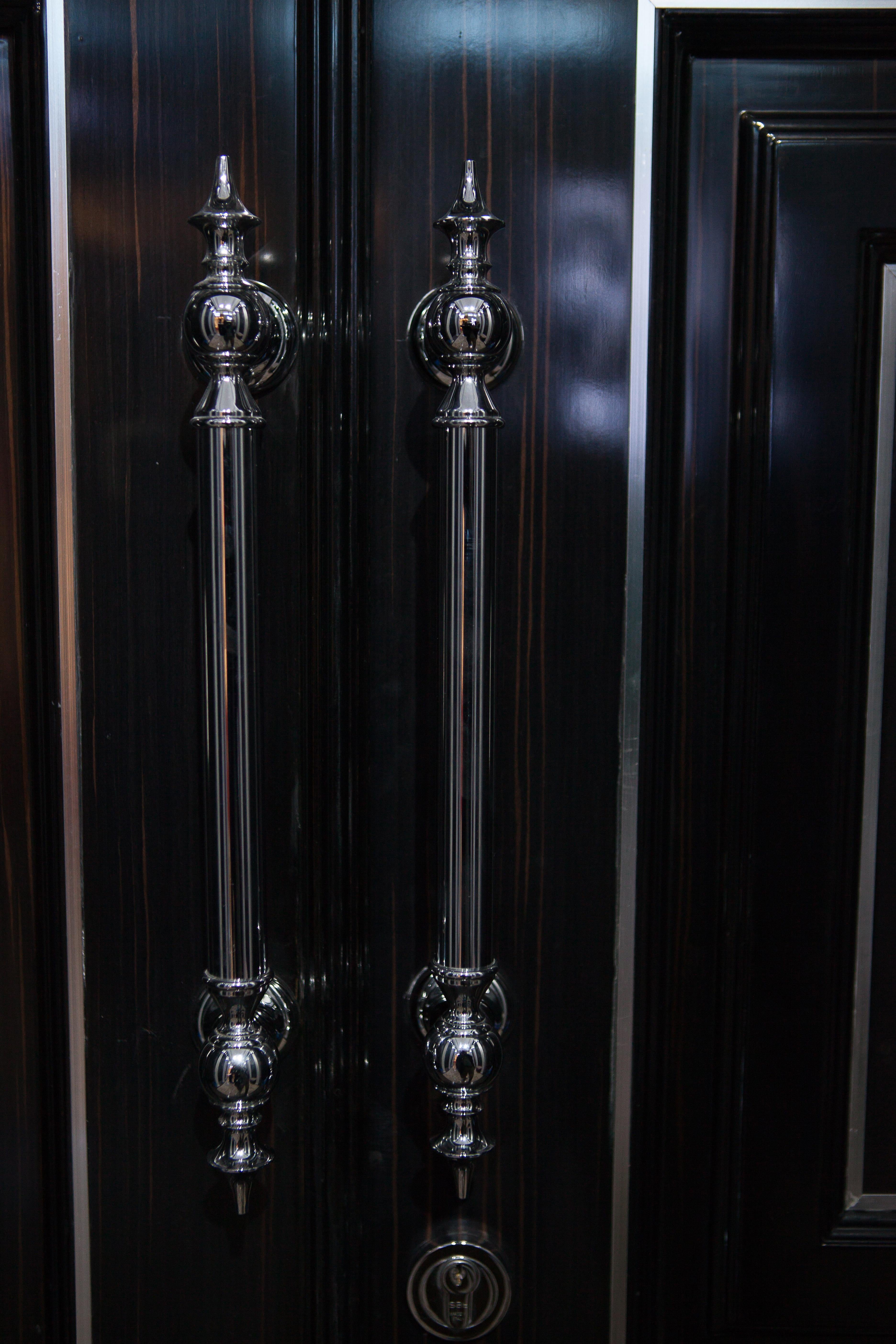Moderne Doppeltür aus Ebenholz und Gussglas im modernen Stil mit zwei Seiten-Portal im Angebot 3