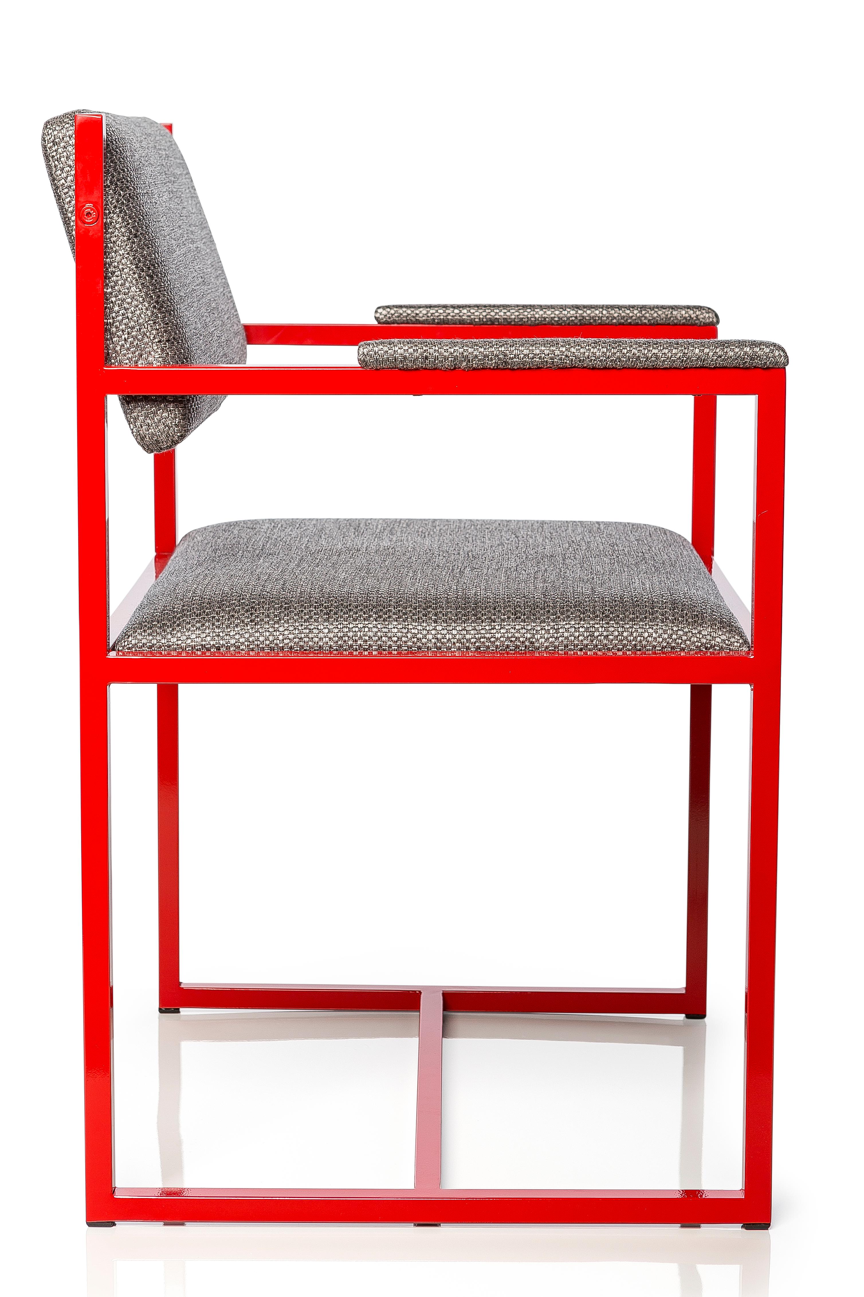 En l'honneur des 100 ans du Bauhaus, la chaise Gaia reflète la pureté et la force de la célèbre école.

La pièce, aux lignes pures et aux couleurs primaires, possède un dossier pivotant, qui s'adapte à la colonne de l'utilisateur, qu'il s'agisse