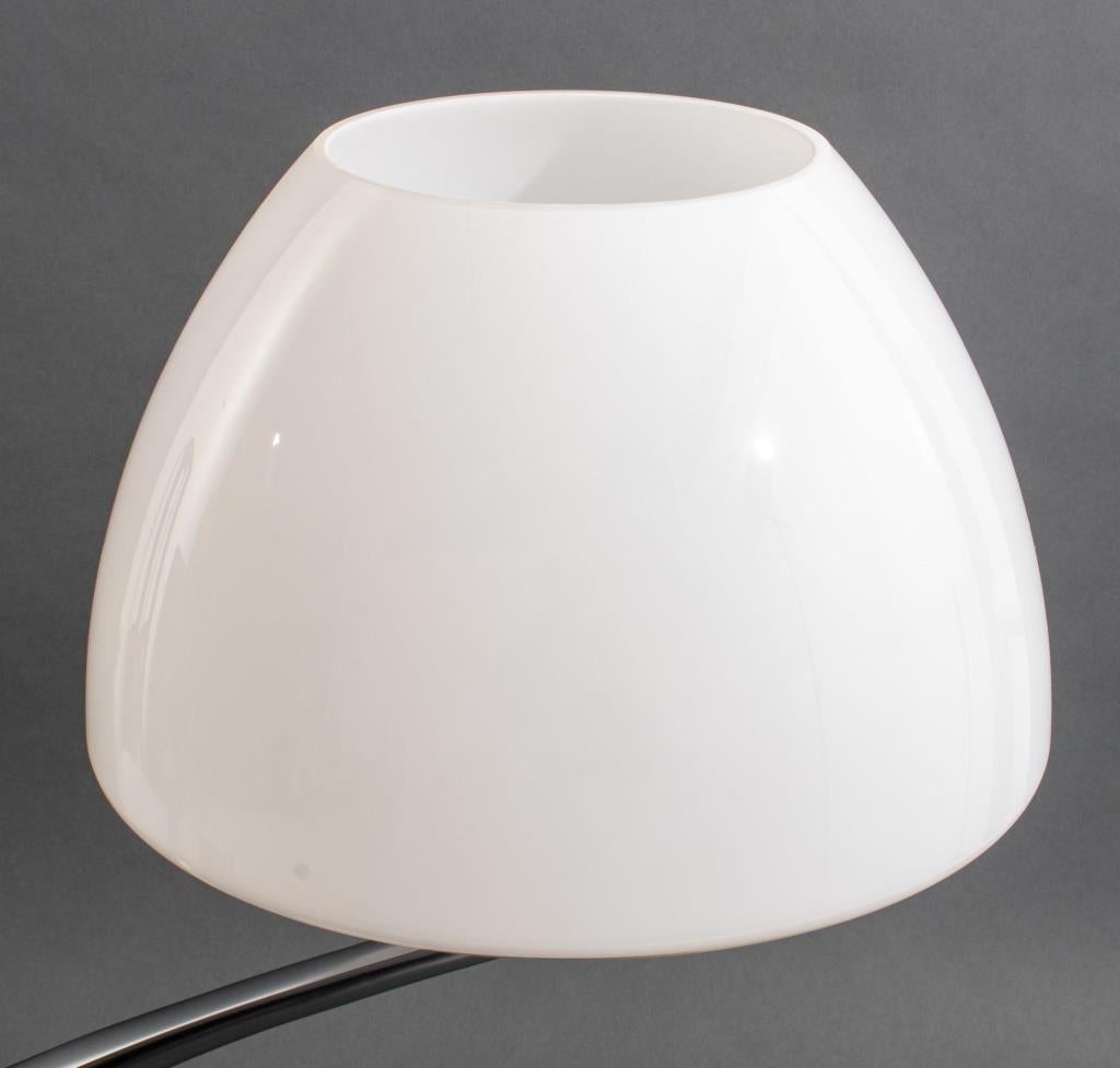 Modern Style Global Lighting Table Lamp For Sale 6