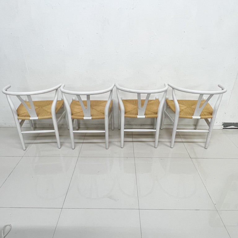 Contemporary Modern Wishbone Rope Dining Chair Set of Four in White For