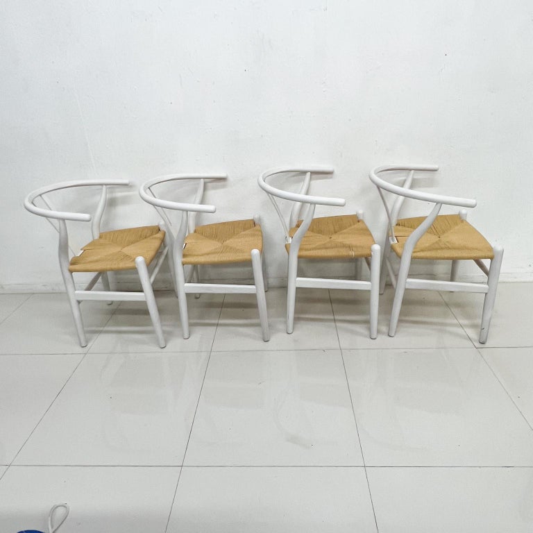 Contemporary Modern Wishbone Rope Dining Chair Set of Four in White For