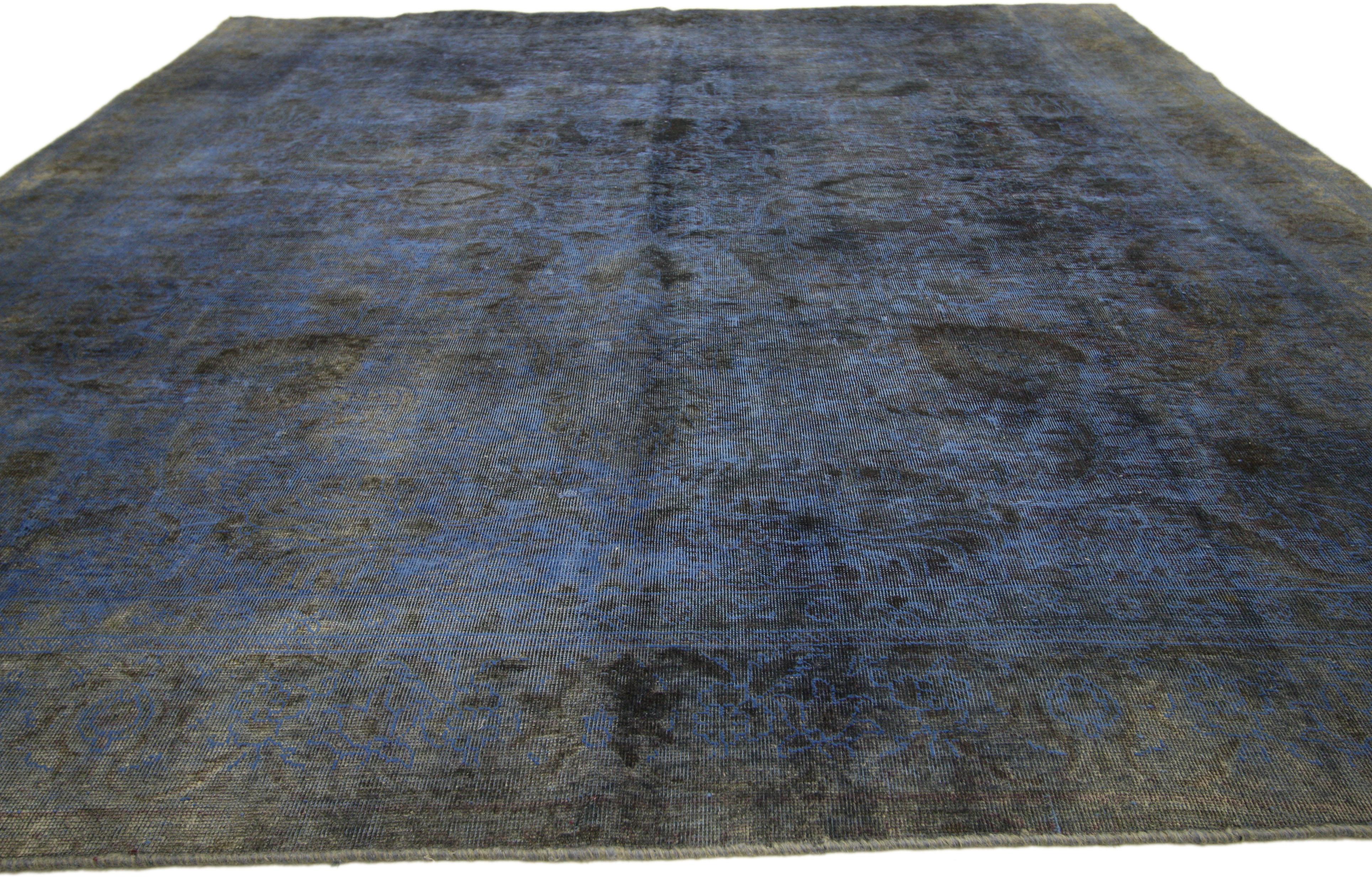 Türkischer Vintage-Overdyed-Teppich im modernen industriellen Stil, im Used-Stil (Industriell) im Angebot