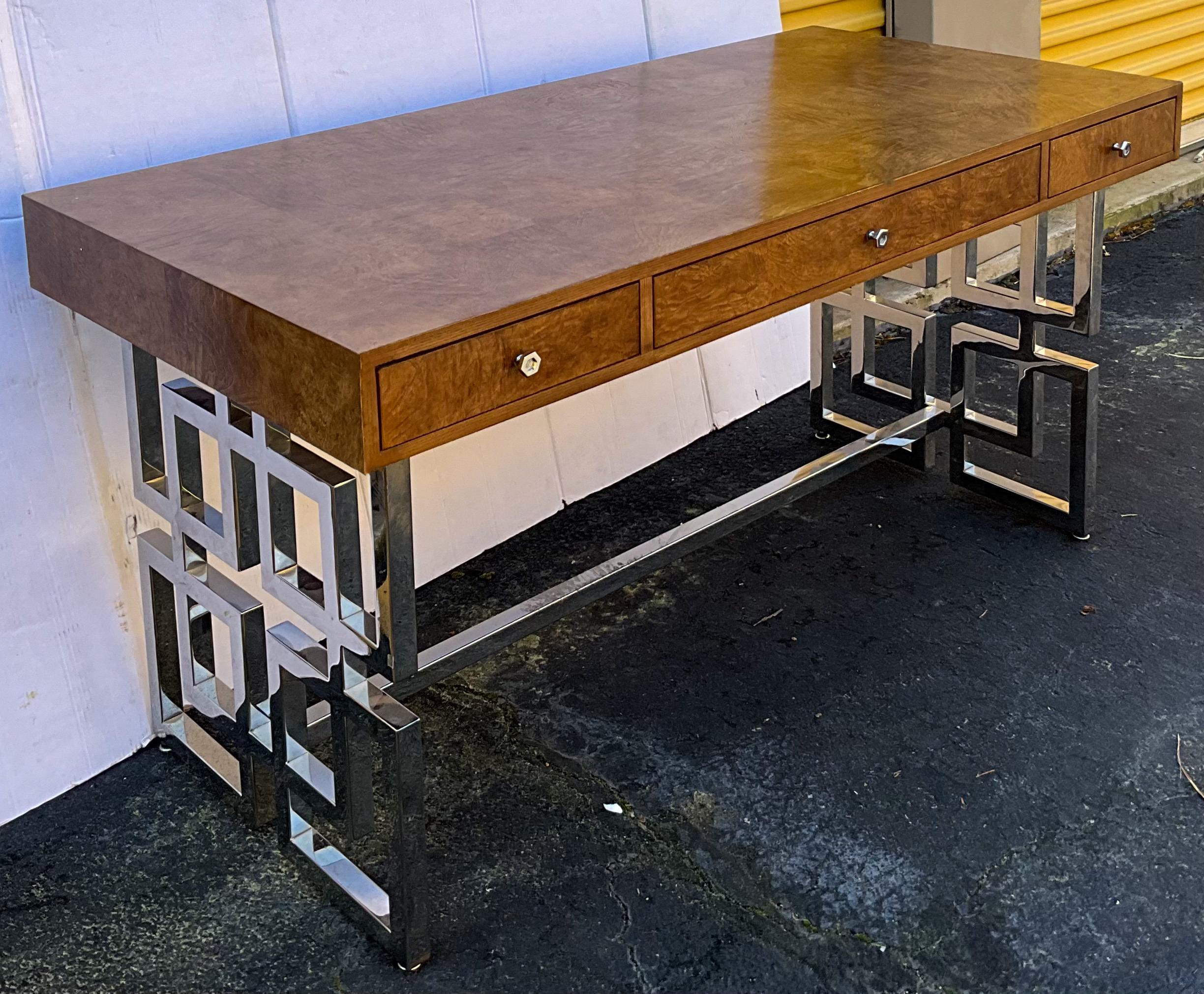 Mid-Century Modern Table de bureau/table à écrire en broussin et chrome de style moderne par Bernhardt  en vente