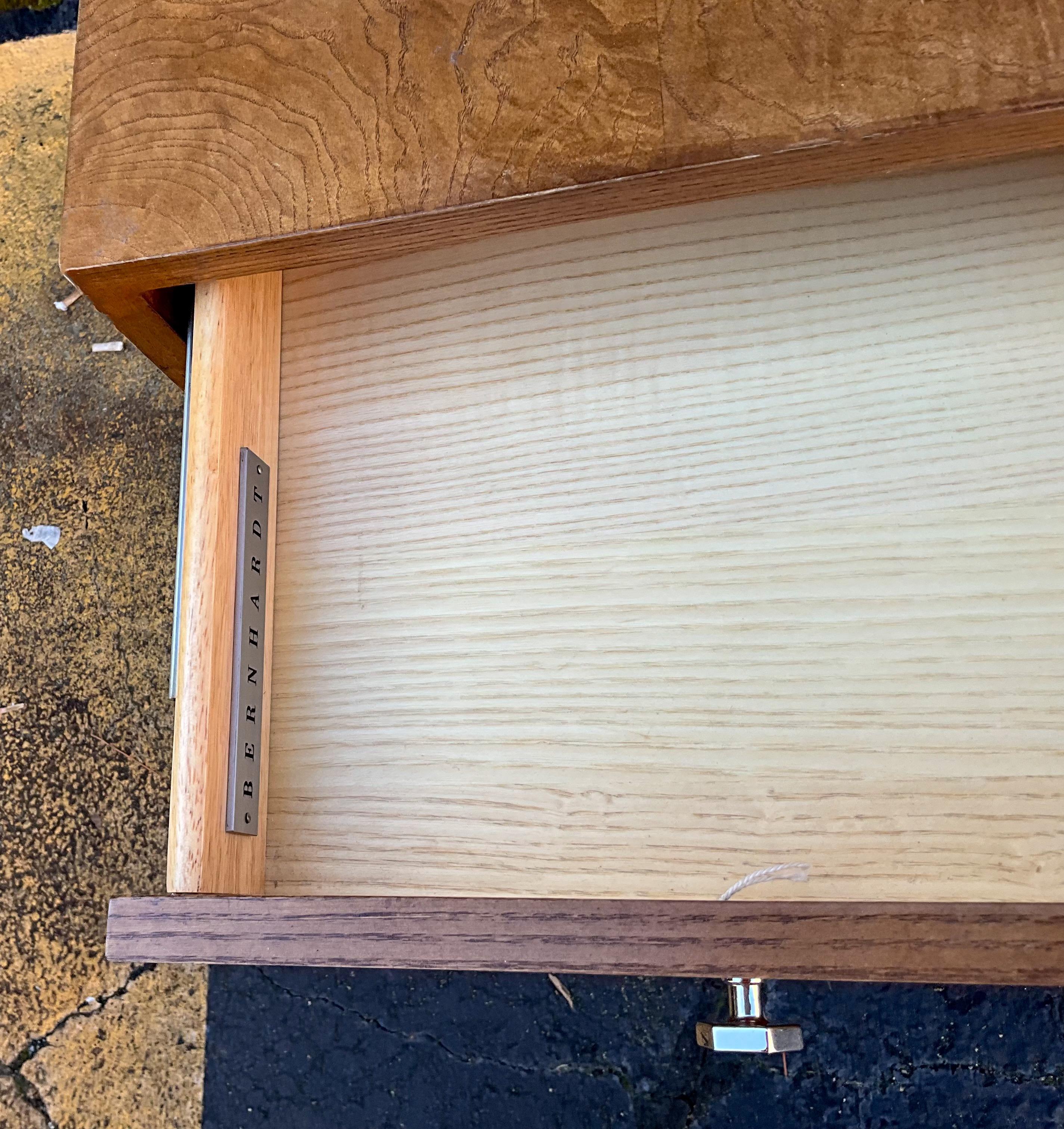 Schreibtisch/Schreibtisch aus Wurzelholz und Chrom im modernen Stil von Bernhardt  im Zustand „Gut“ im Angebot in Kennesaw, GA