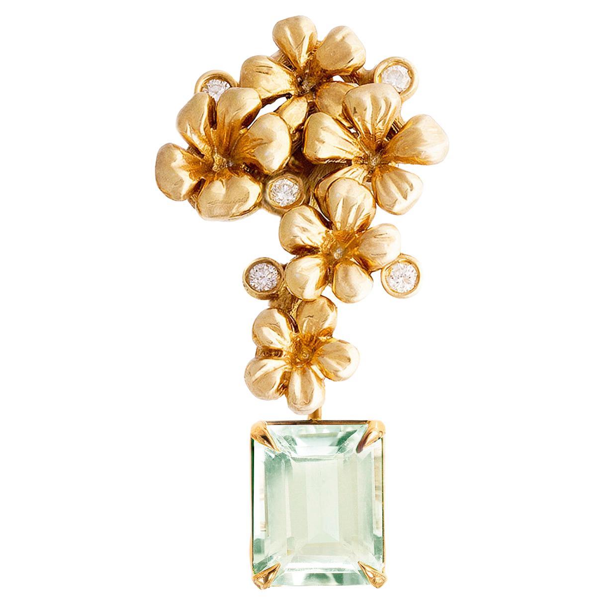 Floral Pendant Necklace in 18 Karat Yellow Gold with Diamonds and Green Quartz For Sale