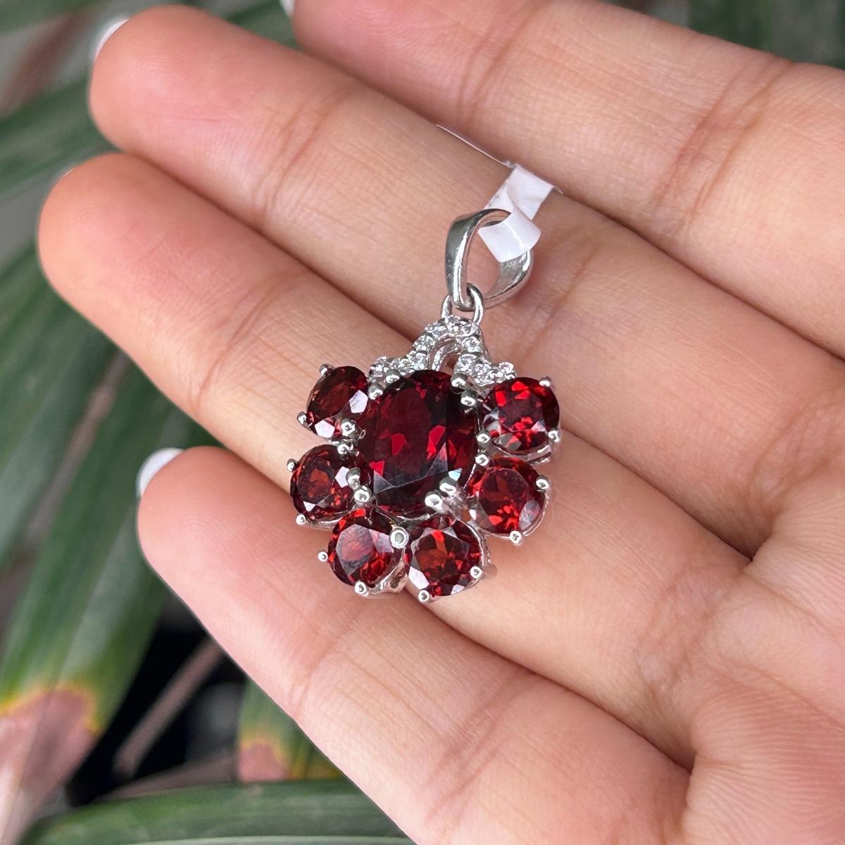 Modern Style Prong Set Garnet Pendant Gift for Women Jewelry in Sterling Silver In New Condition For Sale In New York, NY