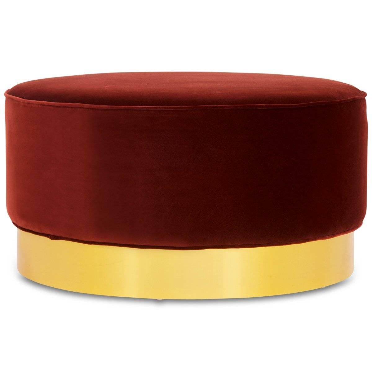 Moderne Pouf rond de style moderne en velours Merlot avec fermoir à bout en laiton poli en vente