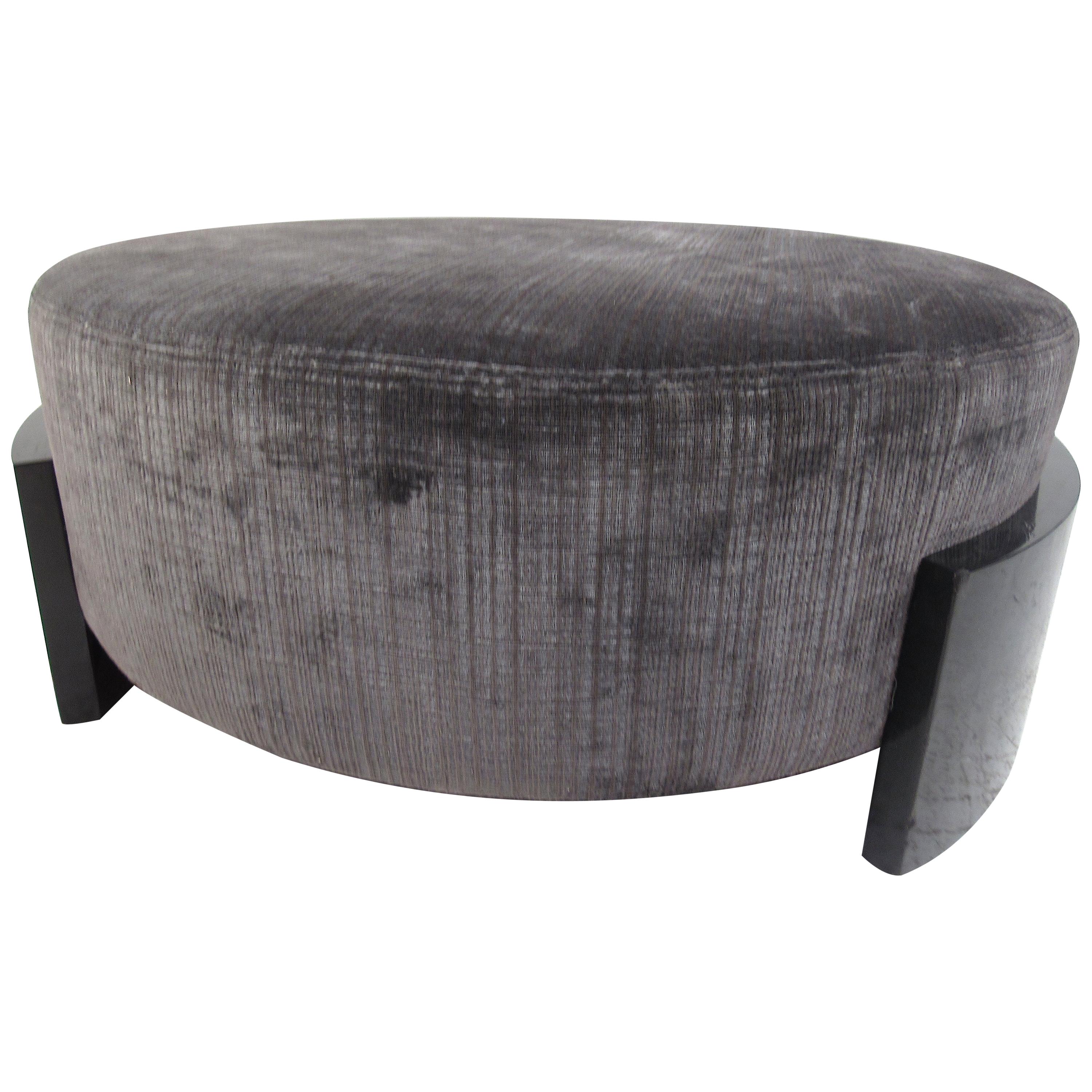 Dessin Fournir Furniture: Storage Cabinets, Tables & More - 8 For Sale