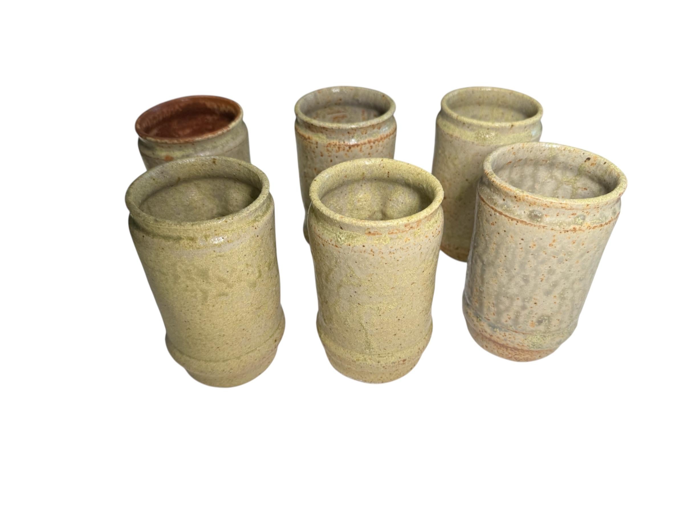 Set di sei bicchieri in gres in stile moderno in vendita 3