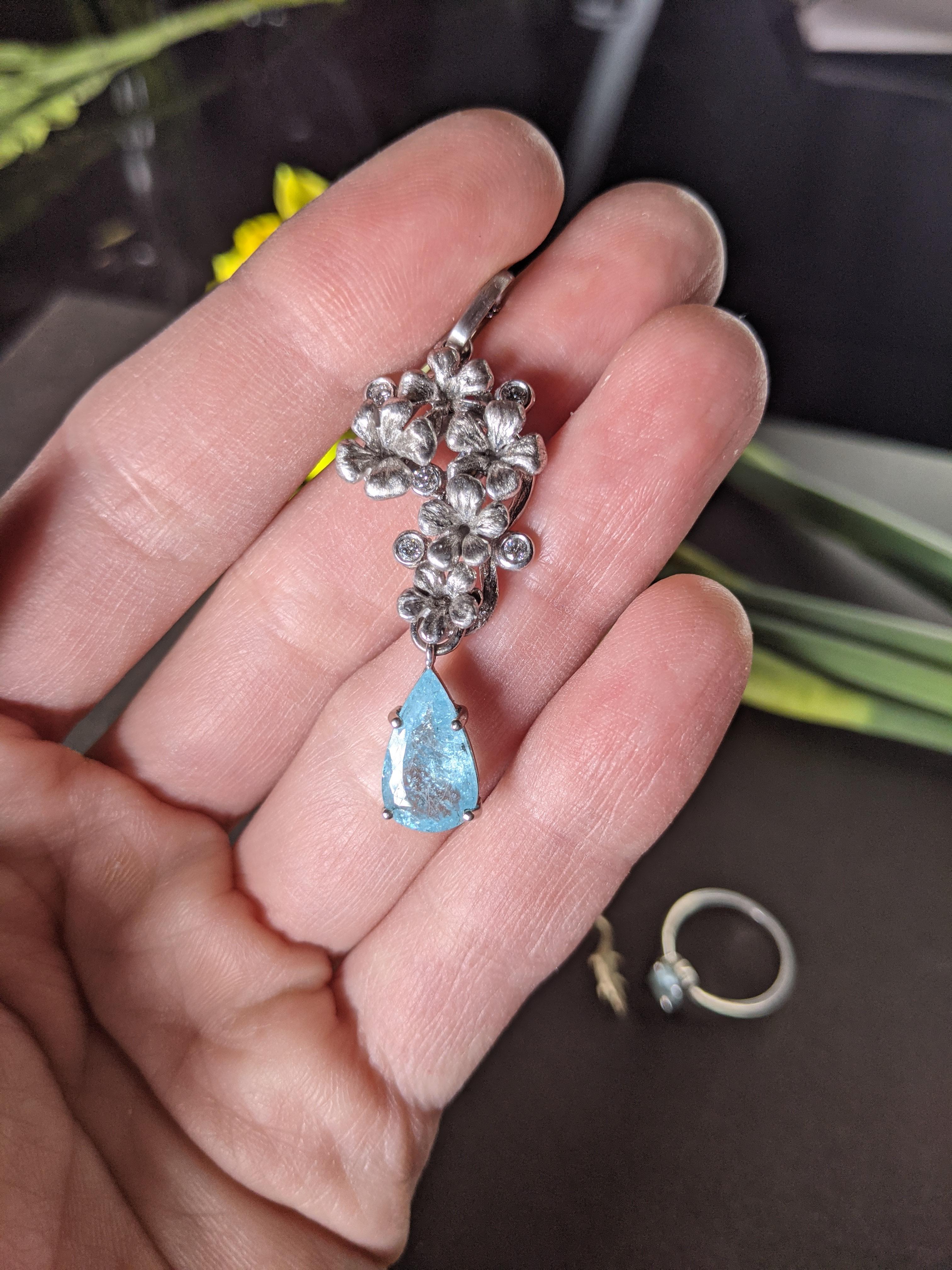 Modern Style White Gold Brooch with Diamonds and Removable Topaz For Sale 8
