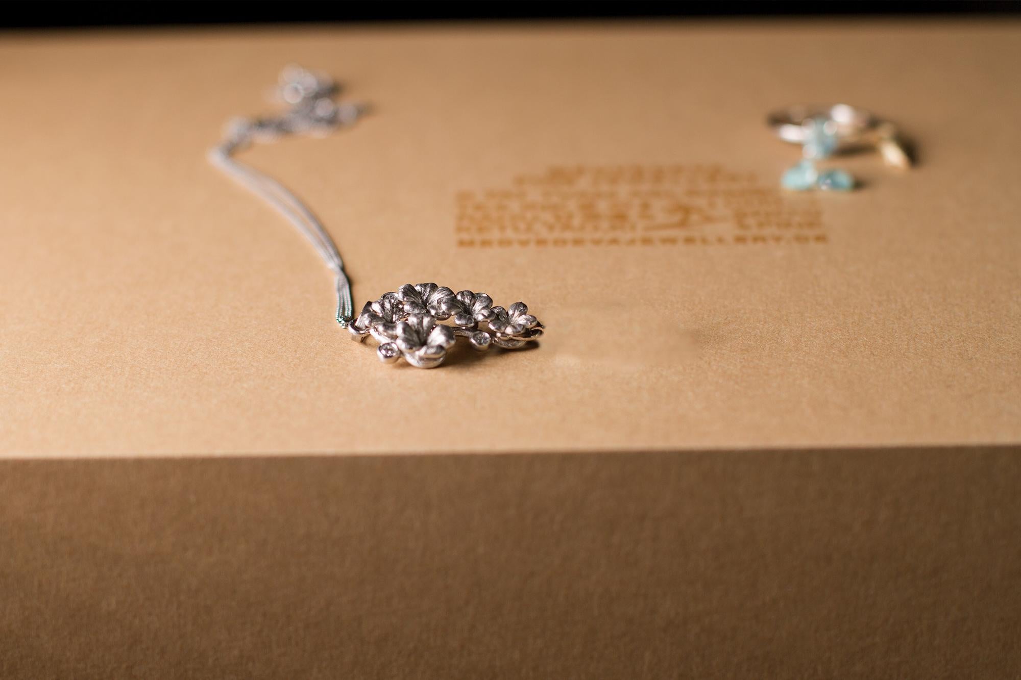 Modern Style White Gold Brooch with Diamonds and Removable Topaz For Sale 2