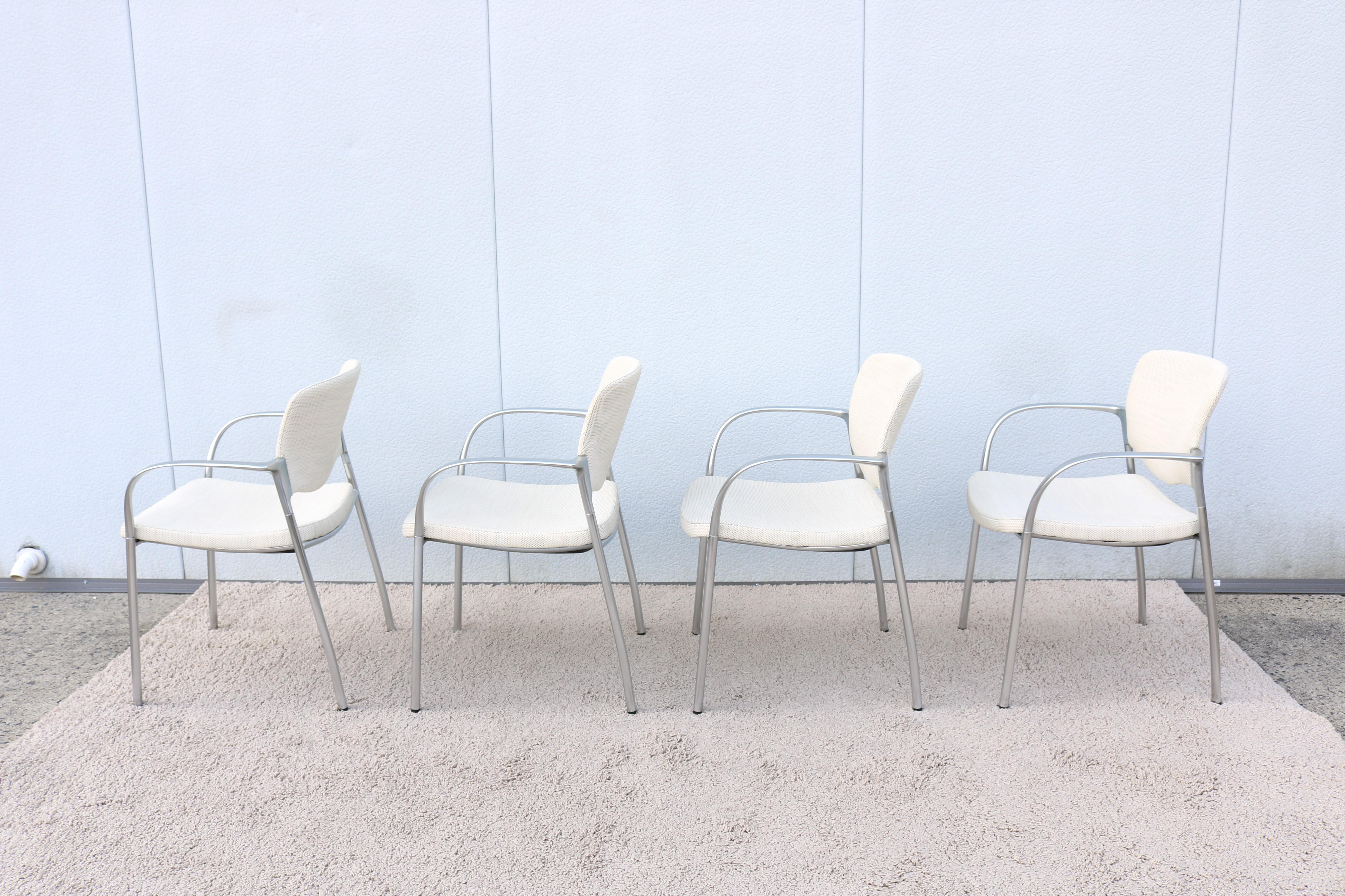 Chaises de salle à manger ou d'invité empilables ivoires modernes Stylex Welcome Multi Use, lot de 4 en vente 4