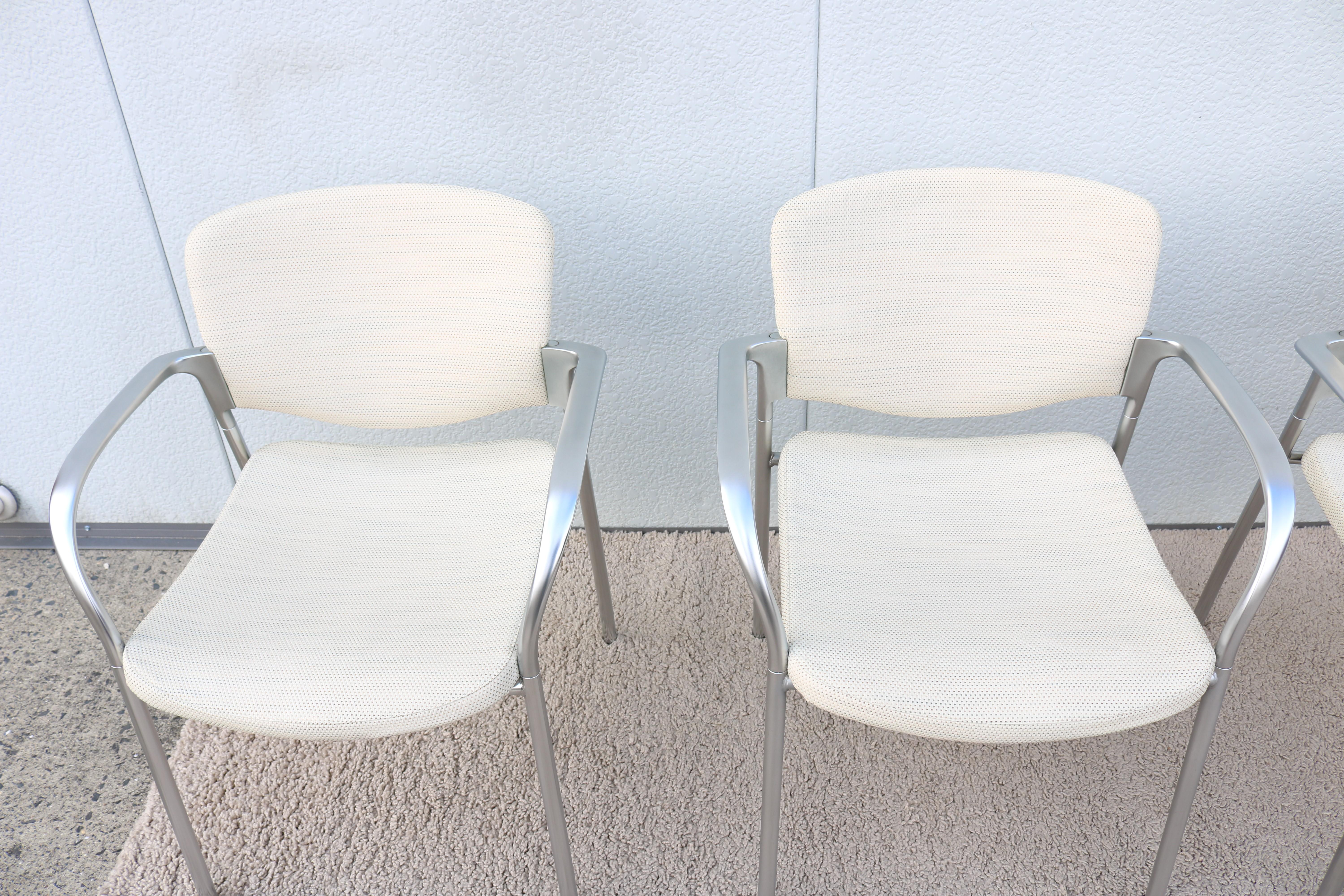Chaises de salle à manger ou d'invité empilables ivoires modernes Stylex Welcome Multi Use, lot de 4 en vente 5