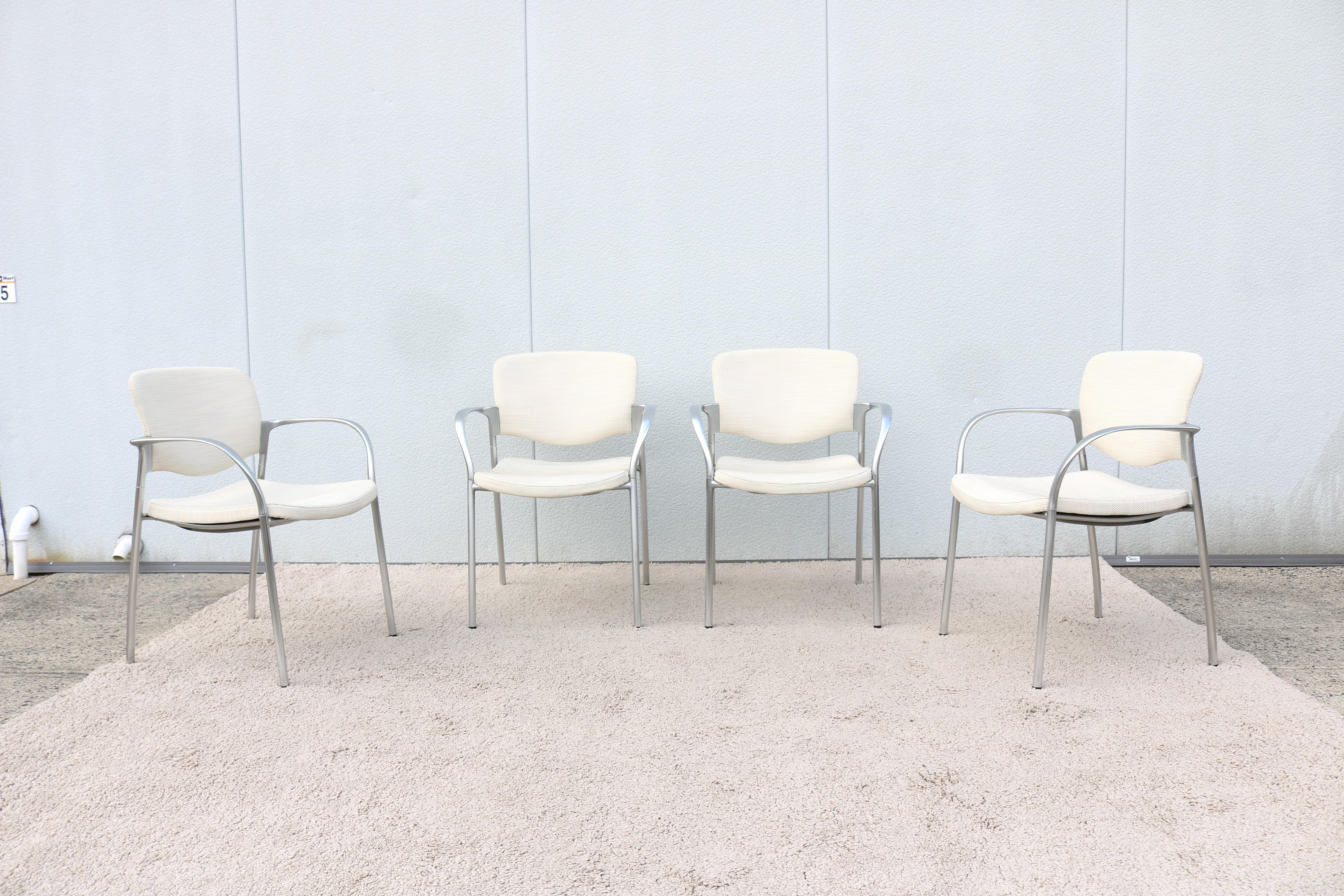Modern Stylex Welcome Multi Use Ivory Stacking Dining oder Gast Stühle - Set von 4 (amerikanisch) im Angebot