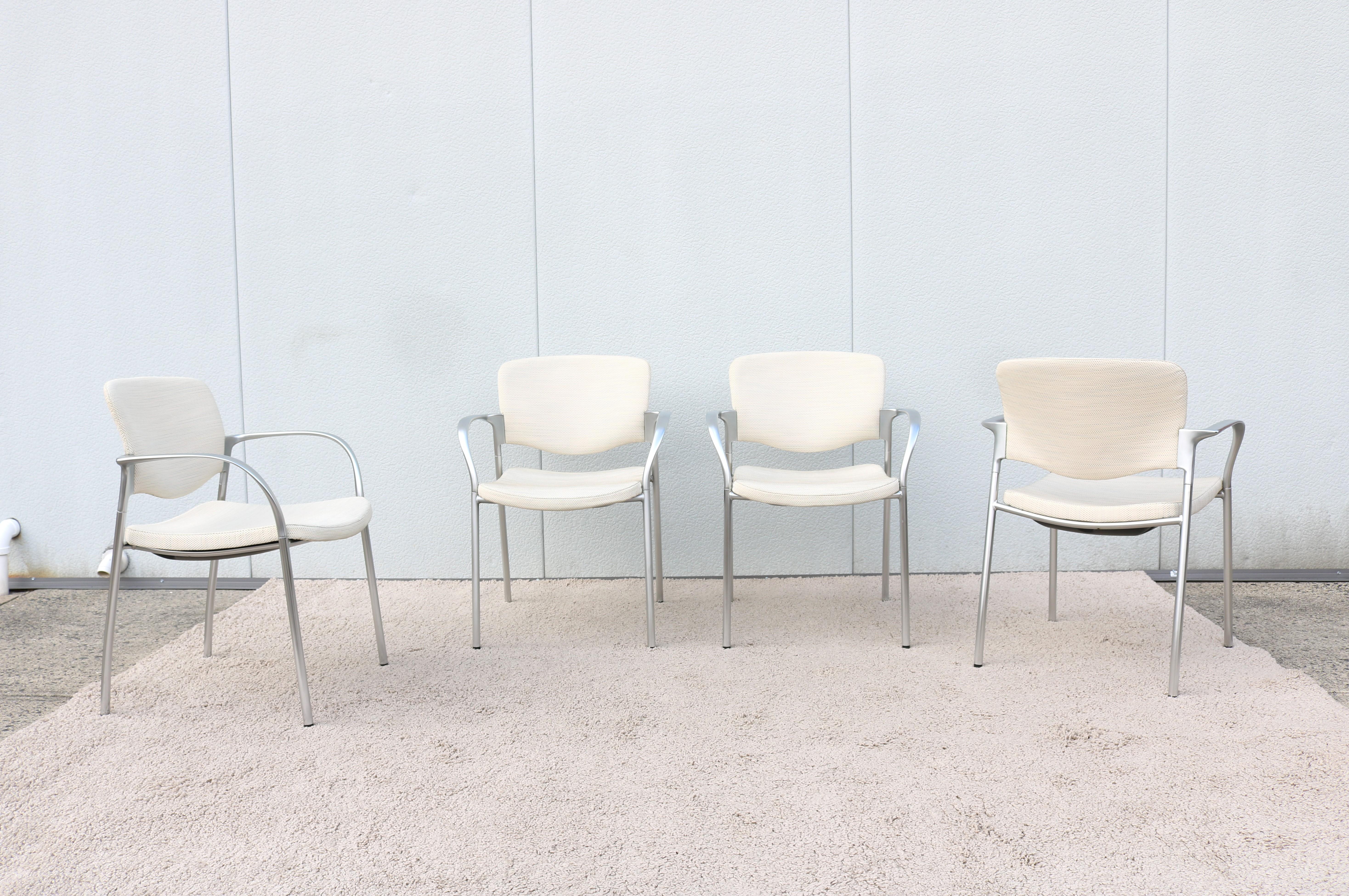 Peint Chaises de salle à manger ou d'invité empilables ivoires modernes Stylex Welcome Multi Use, lot de 4 en vente