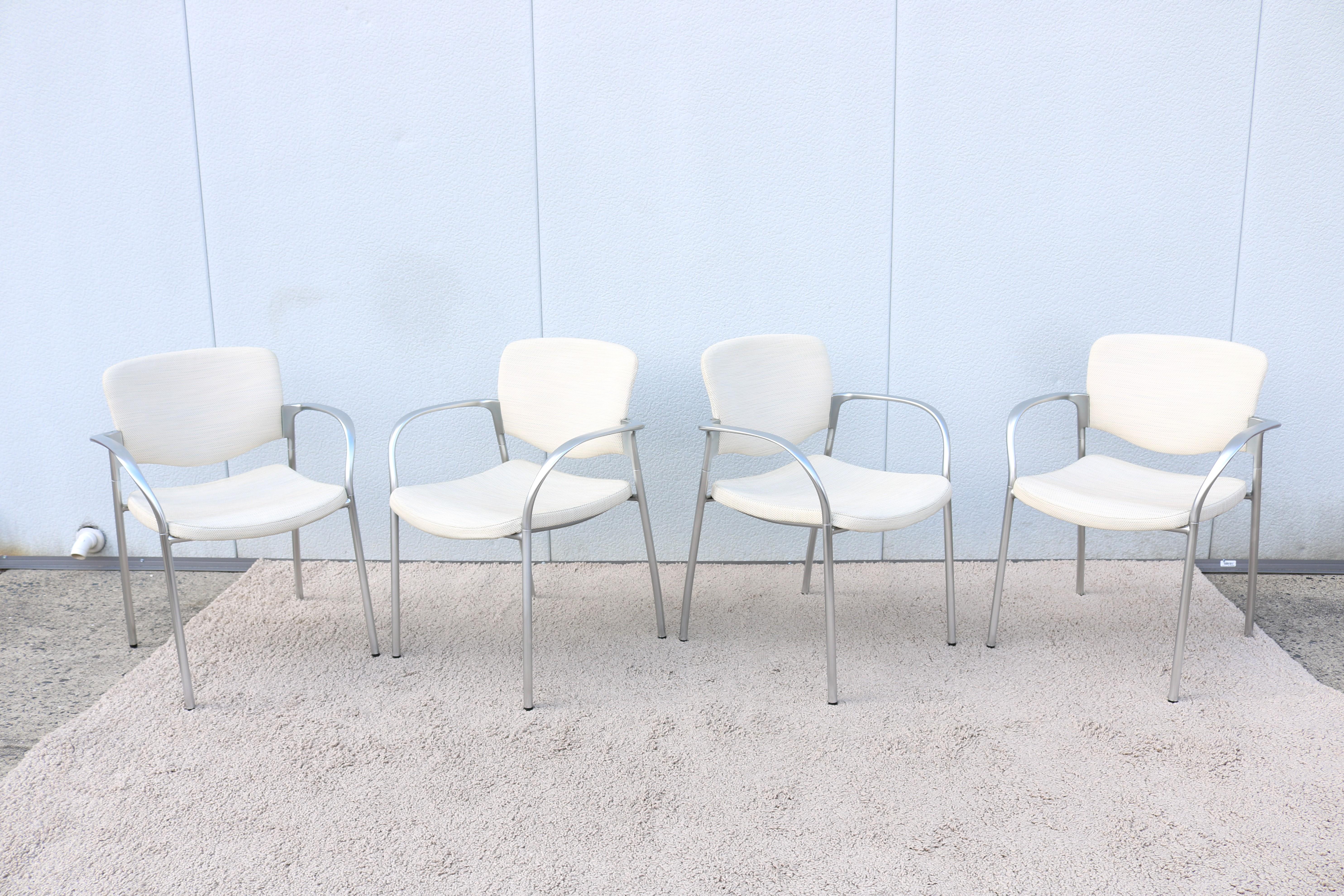 Modern Stylex Welcome Multi Use Ivory Stacking Dining oder Gast Stühle - Set von 4 (Aluminium) im Angebot