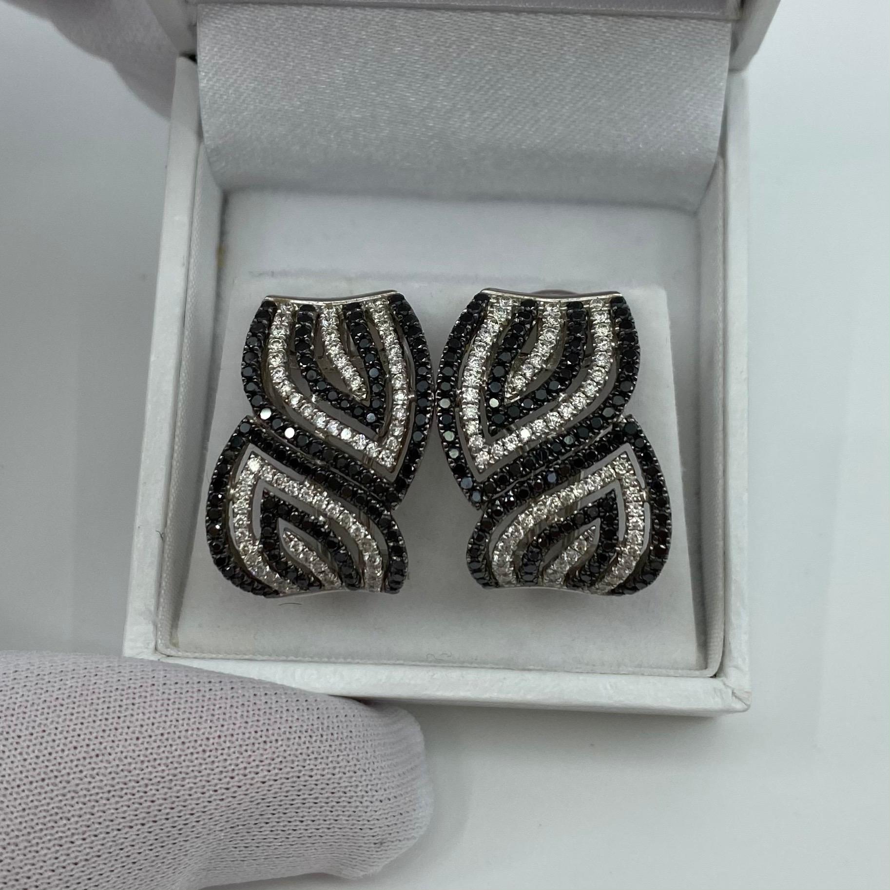 Moderne stilvolle schwarz-weiße Diamant-Ohrstecker aus 18 Karat Weißgold mit Wirbel 5
