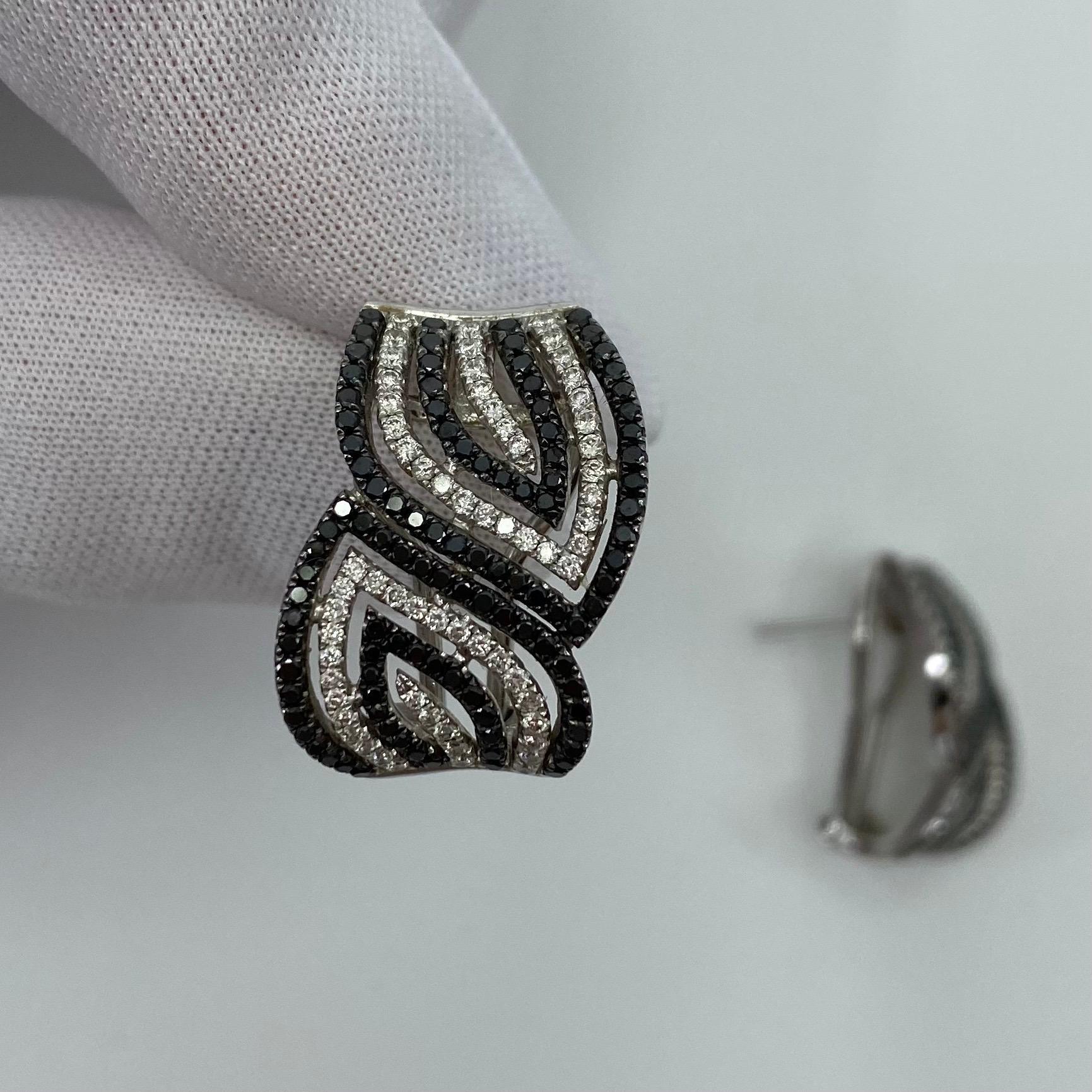 Moderne stilvolle schwarz-weiße Diamant-Ohrstecker aus 18 Karat Weißgold mit Wirbel (Rundschliff)